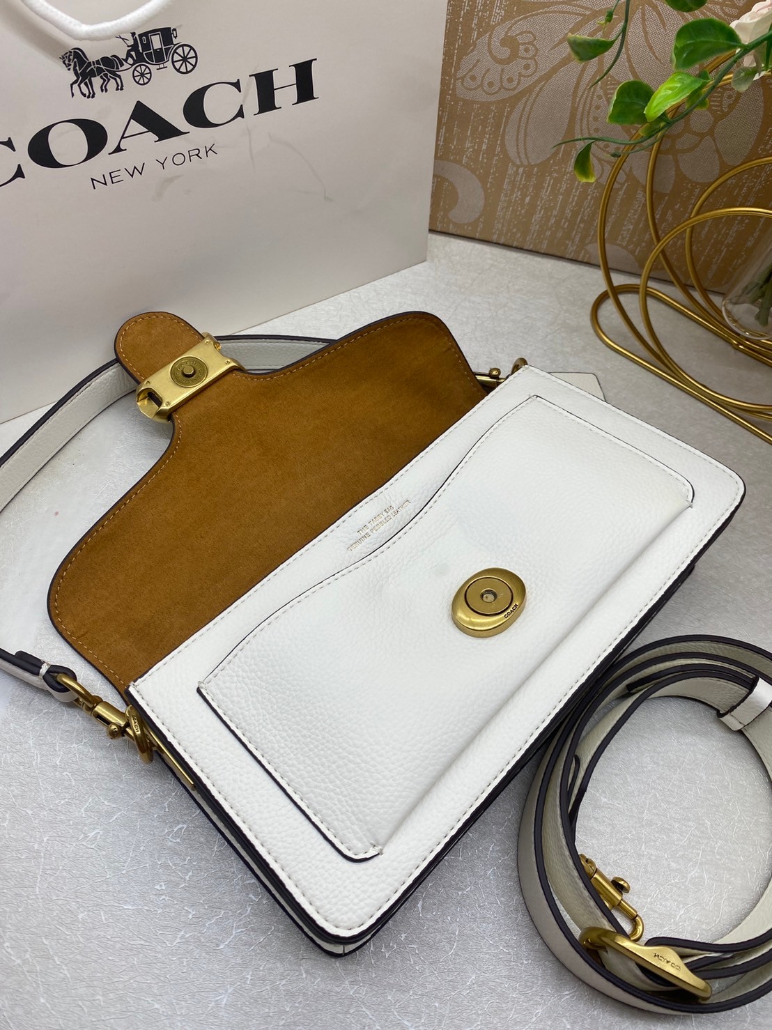 COACH TABBY CROSSBODY WRISTLET 26cm สีใหม่ล่าสุด ต้อนรับสงกรานต์นี้ รุ่นนี้ต้องเข้าแล้ว พกพาได้ตลอดวันเลย
