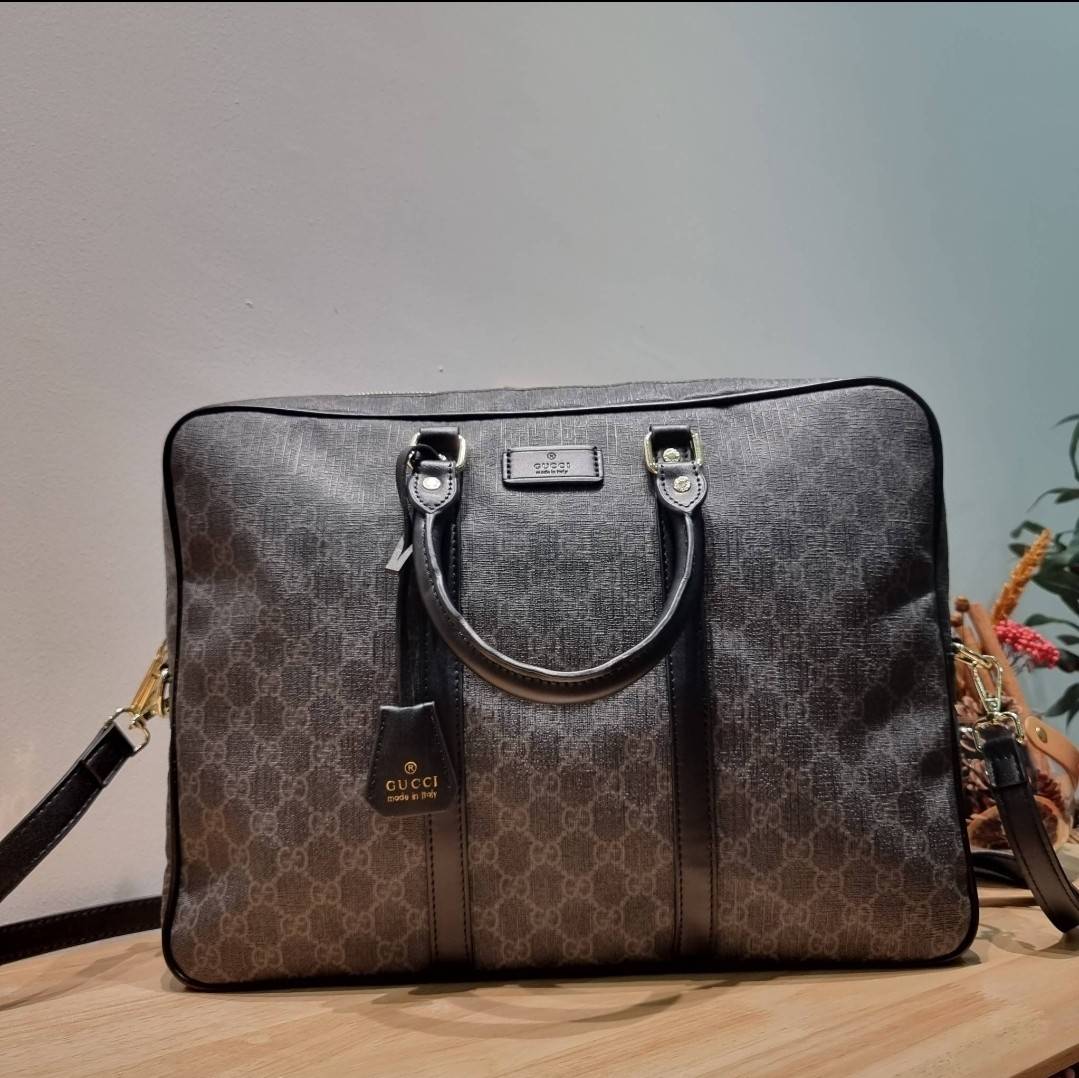 GUCCI BRIEFCASE / GG Supreme work bag / GG laptop bag / GG CLASSIC BRIEFCASE MESSENGER ไอเท็มสุดปัง!! ที่เหมาะสำหรับคนทำงานออฟฟิศมากๆ