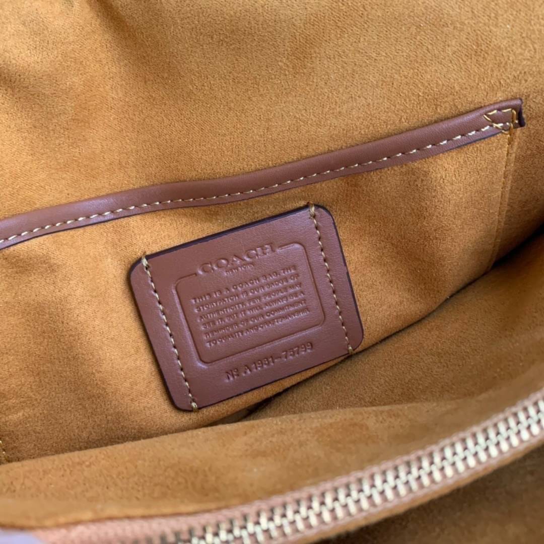 COACH TABBY SHOULDER BAG 26 พร้อมส่งที่ไทยอีกครั้งค่ะ!! กระเป๋าหิ้ว//คล้องไหล่//สะพายข้างได้ สุดคุ้ม! หนังแท้เรียบคลาสสิคเพิ่มความหรูเข้ามาค่ะ ด้านหน้ามีอะไหล่แบรนด์ตัวใหญ่โดดเด่น เปิดปิดกระเป๋าแบบกระดุมแม่เหล็ก ภายในมีช่องหลักใส่ของ2ช่อง;สามารถใส่กระเป๋า