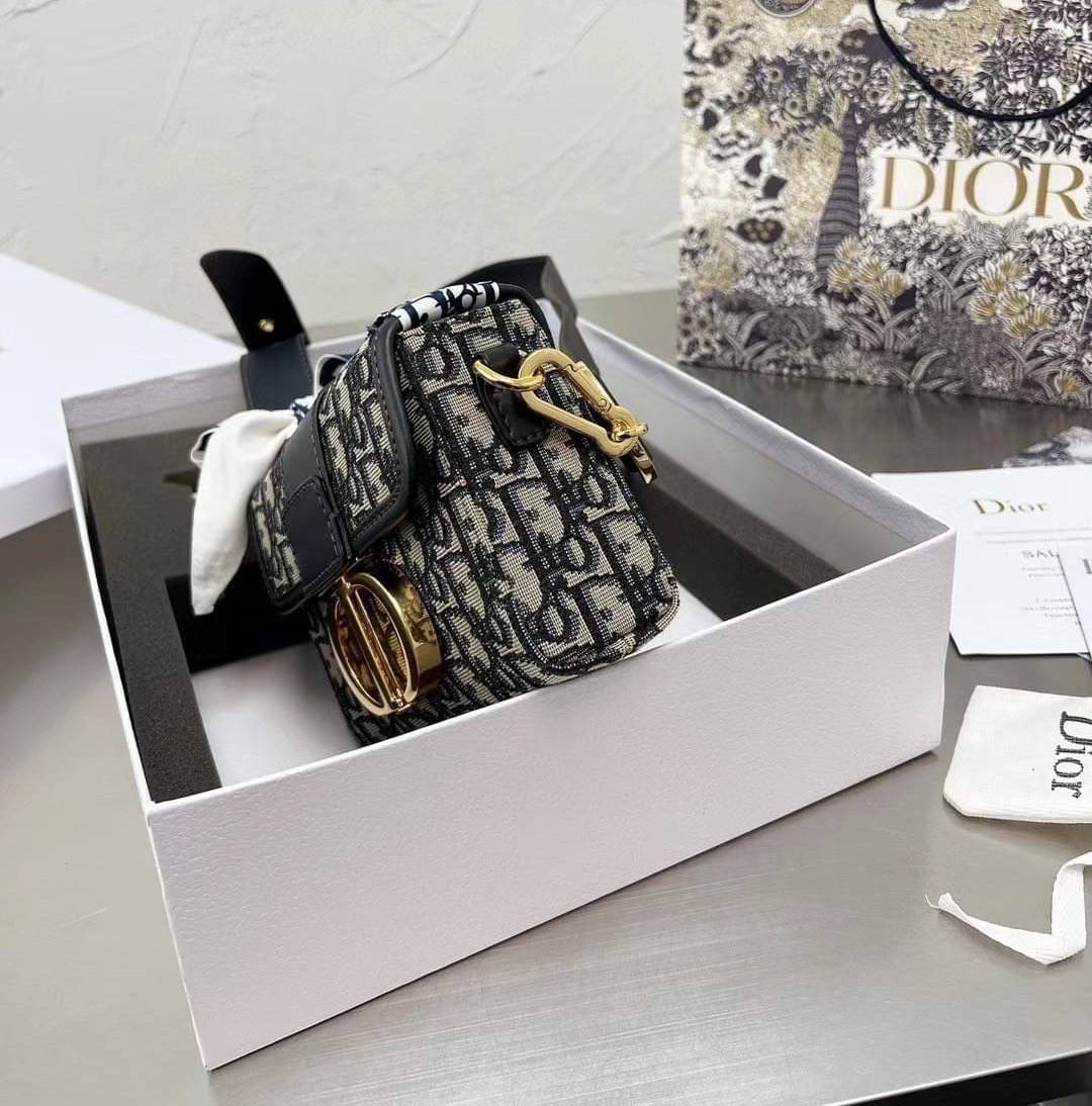 DIOR SET BAG / DIOR 30 Montaigne Box Bag / CD LIMITED EDITION GIFT BOX WITH GOLD STAR BOUTIQUE SET พร้อมเสิร์ฟครบชุด แรร์ไอเท็ม ที่ถูกรวมไว้ในหนึ่งเดียว กับ gift box limited จัดให้ทั้งกระเป๋าสะพายสุดหรู กระเป๋าสตางค์ใบสั้นรุ่นคลาสสิค ribbon เข้าเซ็ท และ g