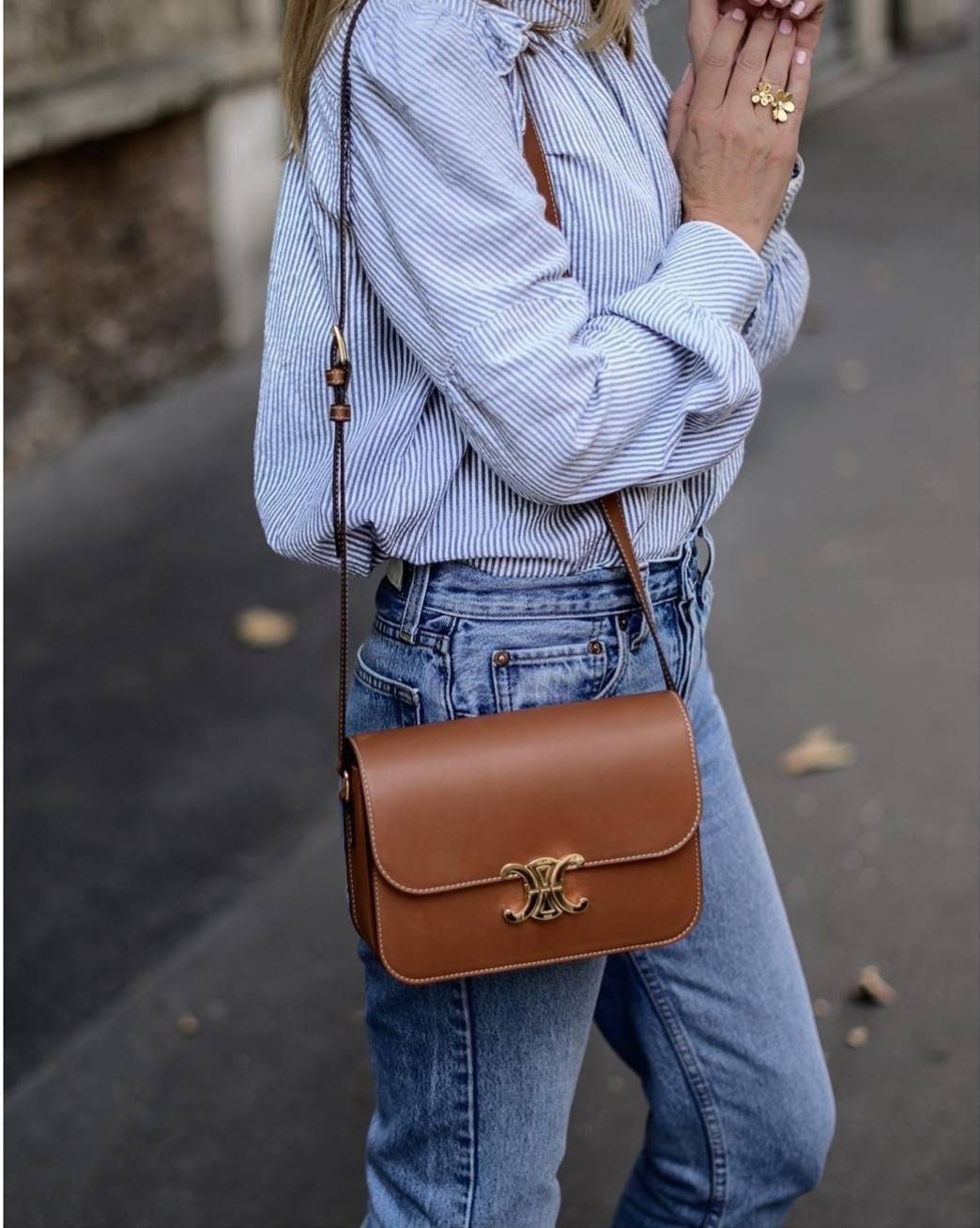 CELINE CLASSIQUE TRIOMPHE BAG IN SHINY CALFSKIN ไอเท็มสุดคลาสสิค ที่ขาดไม่ได้ กระเป๋าสะพายทรงสวยคลาสสิค แฝงความผู้ดี ที่ใช้ได้ทั้งชายหญิง