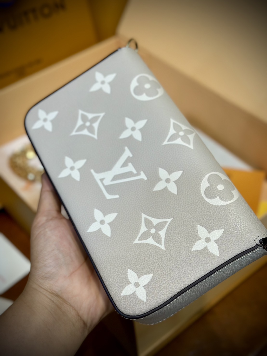 LV Felicie Pochette Monogram Empreinte Leather กระเป๋าทรงพอช มัลติฟังชั่น ครบทุกการใช้งาน สวยงามเหนือกาลเวลา มีใบนี้ใบเดียวคุ้มสุดเลยค่ะ