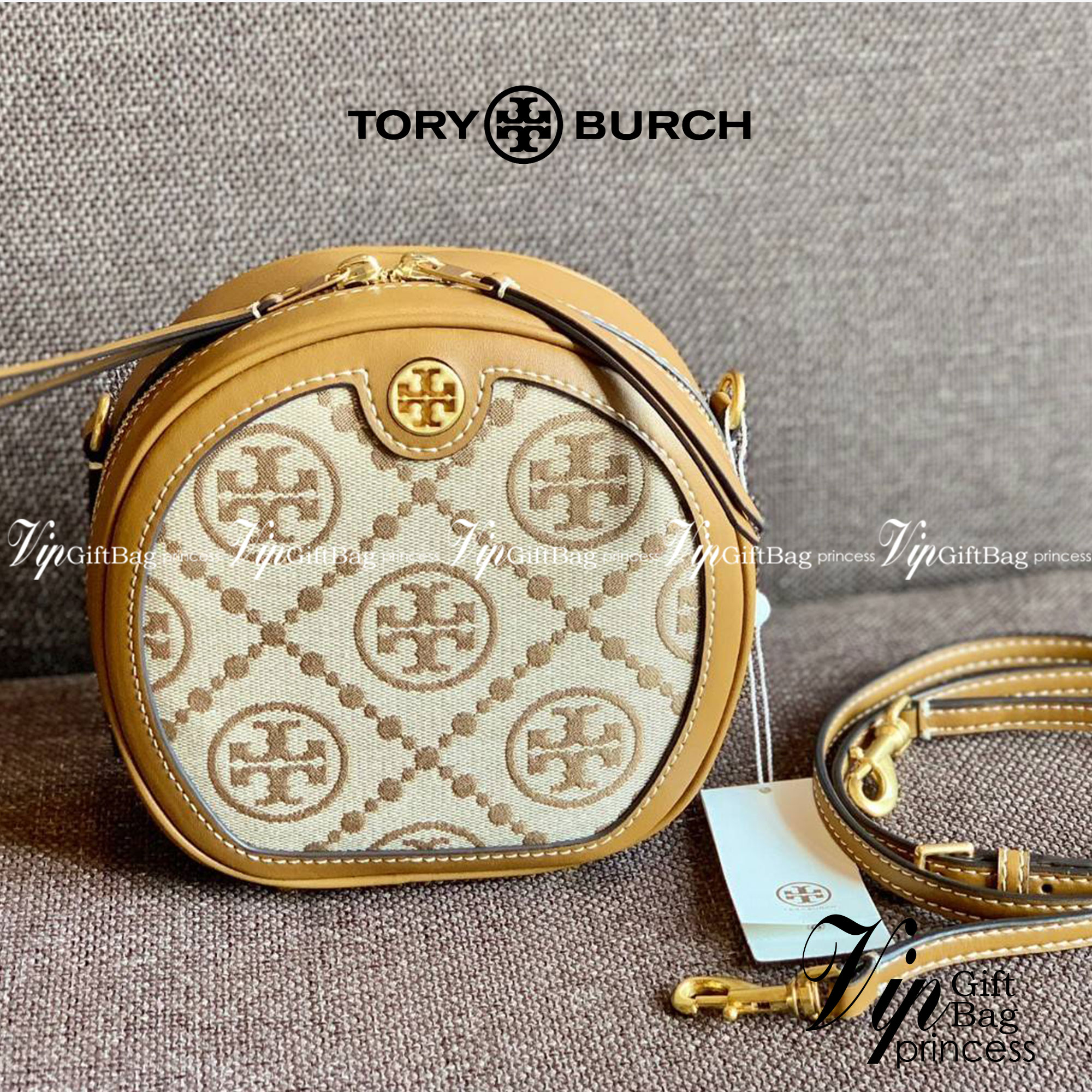 TORY BURCH T MONOGRAM JACQUARD CIRCLE BAG ((Large size)) พร้อมส่งที่ไทย สวยก่อนใครที่นี่! กระเป๋าจาก Tory burch รุ่นนี้มาในสไตล์ทรงวงกลม สุดคลาสสิค ดูคล่องตัวมากขึ้น วัสดุJacquardทอลายแบรนด์+ขอบหนังแท้ ได้ลงตัวสวยงามอยู่เหมือนเดิมค่ะ