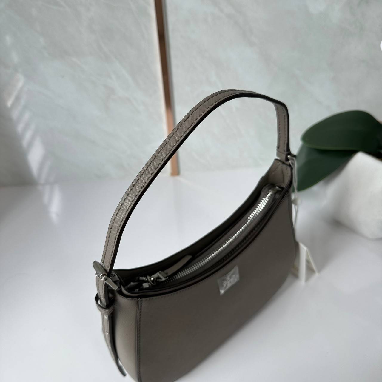 TORY BURCH EMERSON ZIP SHOULDER BAG 137416 / TORY BAG พร้อมส่ง 3 สี กระเป๋าสะพายไหล่ / คล้องแขน หนังซาเฟียโน่ ทนทาน