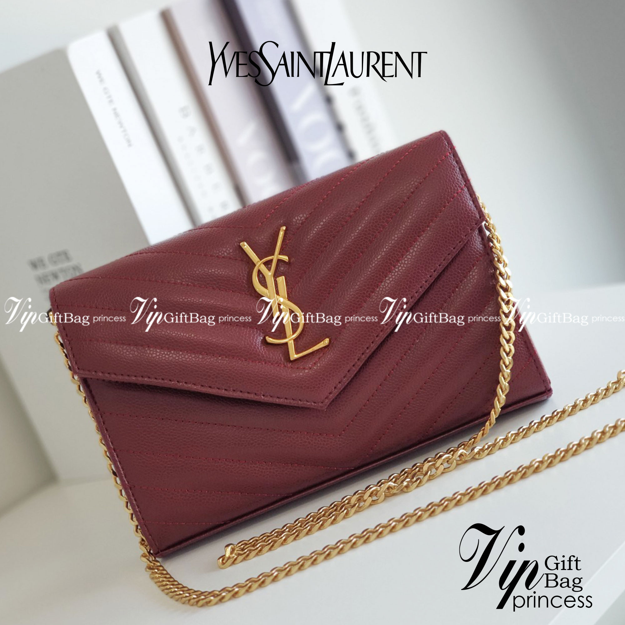 YVES SAINT LAURENT YSL BAG VIP GIFT WITH PURCHASE (GWP) พรีเมี่ยมกิ้ฟ Limited Edition จาก YSL DUTY FREE COUNTER วัสดุหนังแท้ลายคาเวียร์ ทรงหน้าจดหมายลายทาง สวยหรูมาก อะไหล่ทอง เปิดปิดด้วยกระดุมแม่เหล็ก ภายในโล่งมี2ช่องใหญ่ ช่องซิปใหญ่ มีที่ใส่บัตร12ใบ มาพ