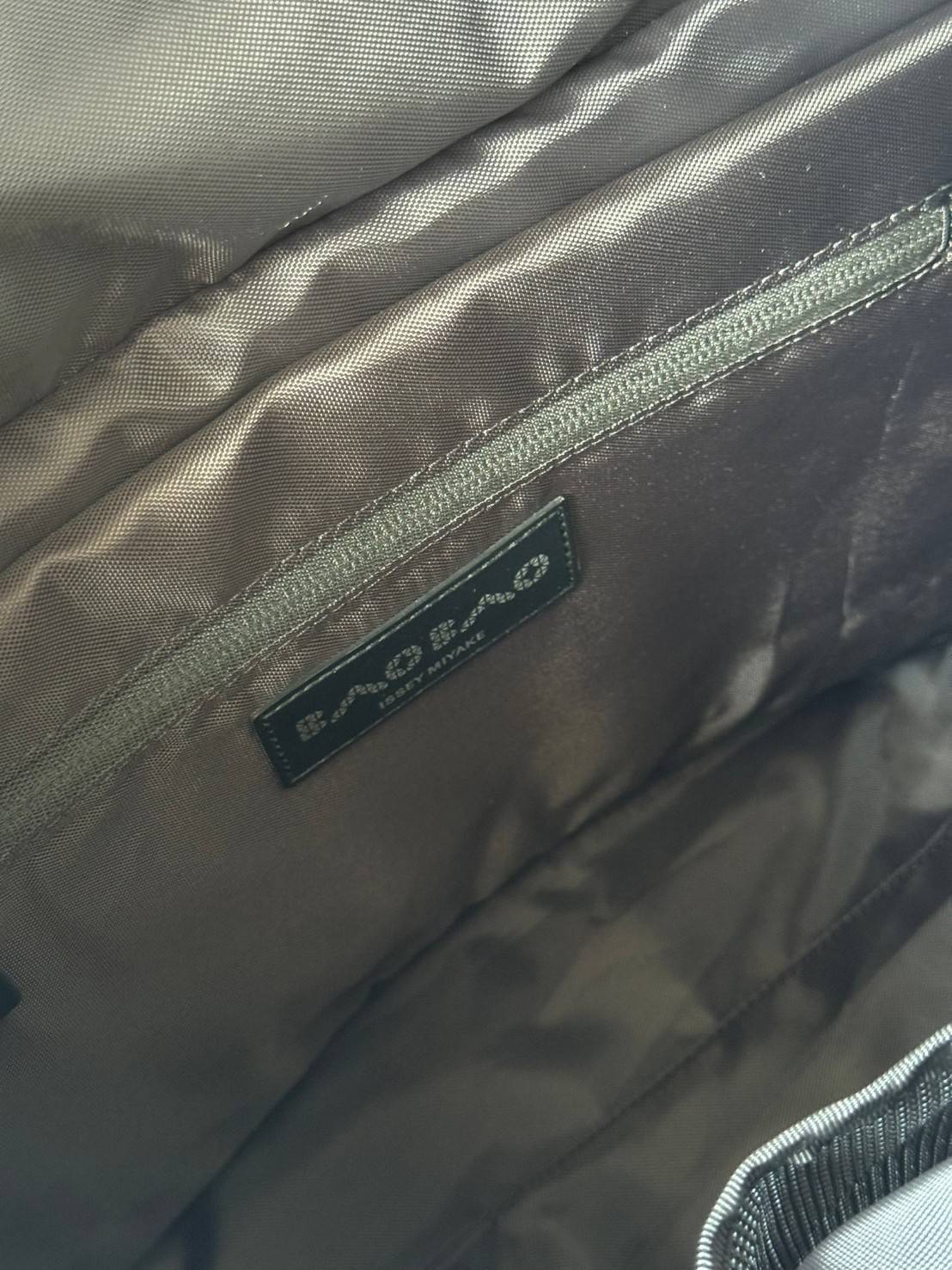 พร้อมส่ง 4 สี Baobao issey miyake Sling shoulder bag / Miyake geometric-panelled Laptop กระเป๋าสะพาย 🧡 เกรดออริจินอล 1:1 สลับแท้