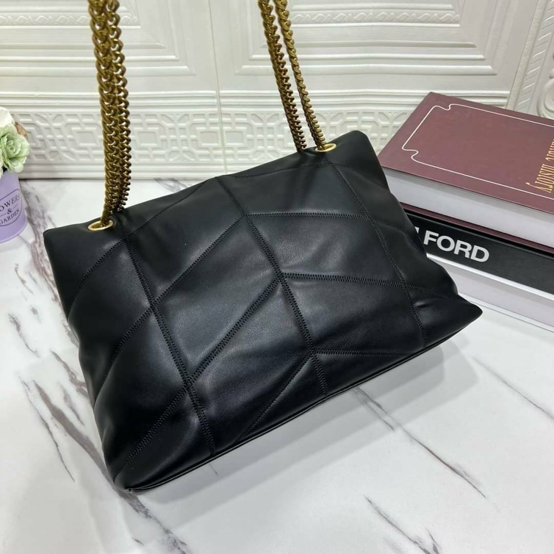 VIP 🥂 YVES SAINT LAURENT Loulou Puffer Small shoulder bag 12" / YSL Loulou Puffer quilted leather มามุงค่าา ใครเล็งใบนี้มาแล้วน้า งานหนังสวยสมการรอคอย มาแบบครบเซ็ทพร้อมถุงผ้าและกล่อง นอกจากจะซื้อมาใช้เองแล้ว ก็เหมาะซื้อเป็นของขวัญให้คนรู้จักเ