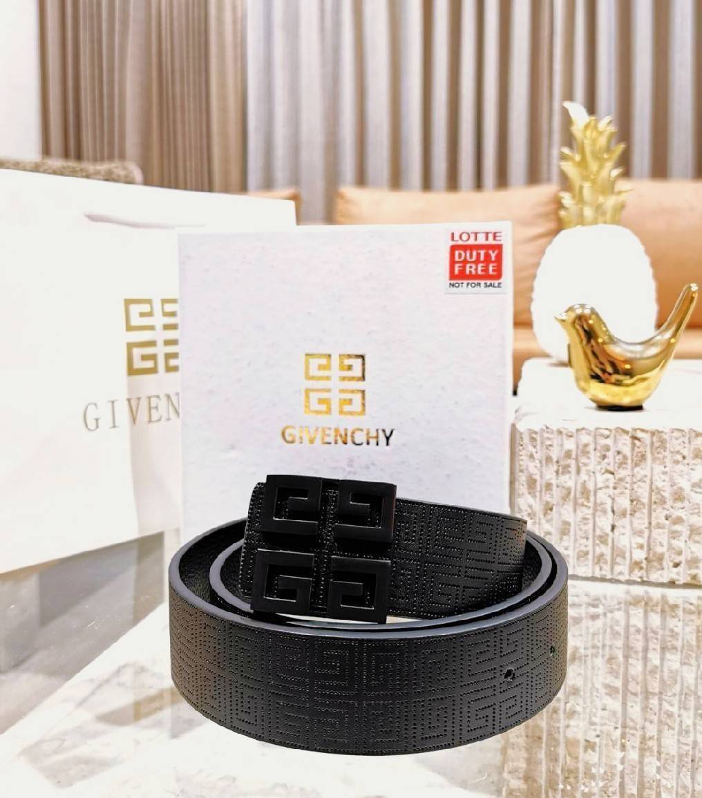 Givenchy Logo Leather Belt VIP Gift With Purchase (GWP) พรีเมี่ยมกิ๊ฟ Limited Edition จาก GIVENCHY PARFUME DUTYFREE วัสดุ Calfskin สีดำปั๊มลายแบรนด์สวยหรูดูดี หัวเข็มขัดโลโก้แบรนด์ 3D สายปรับระดับได้ ดีไซน์คลาสสิคเข้ากับทุกลุ๊คไม่มีเอ้าท์ ใช้ได้ทั้งชายและ