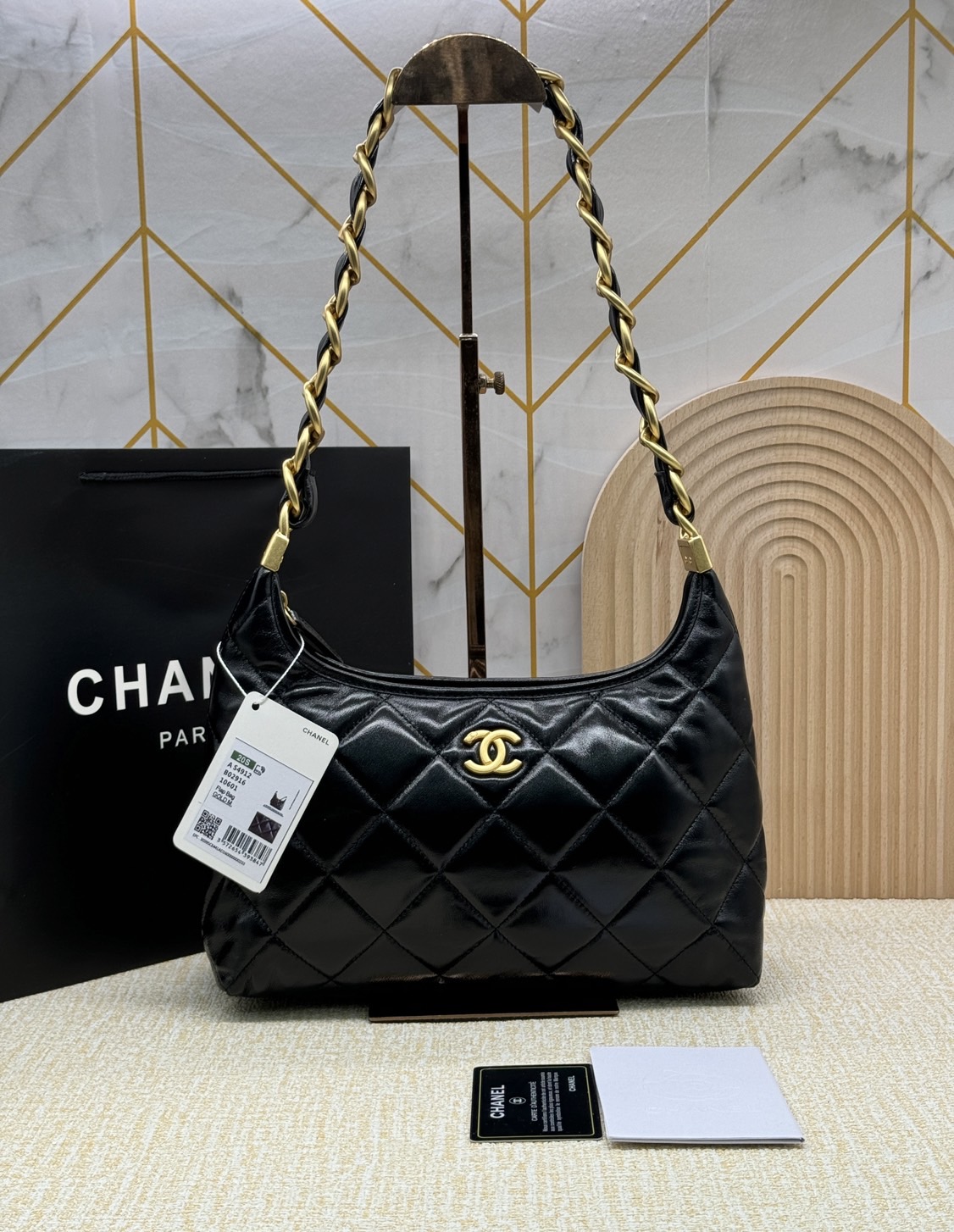 CHANEL HOBO BAG Shiny Leather & Gold-Tone Metal 26cm กระเป๋าทรงโฮโบ ดีไซส์สวยเรียบหรู เกรดออริ สลับแท้ 1:1 ใช้งานต่างประเทศได้