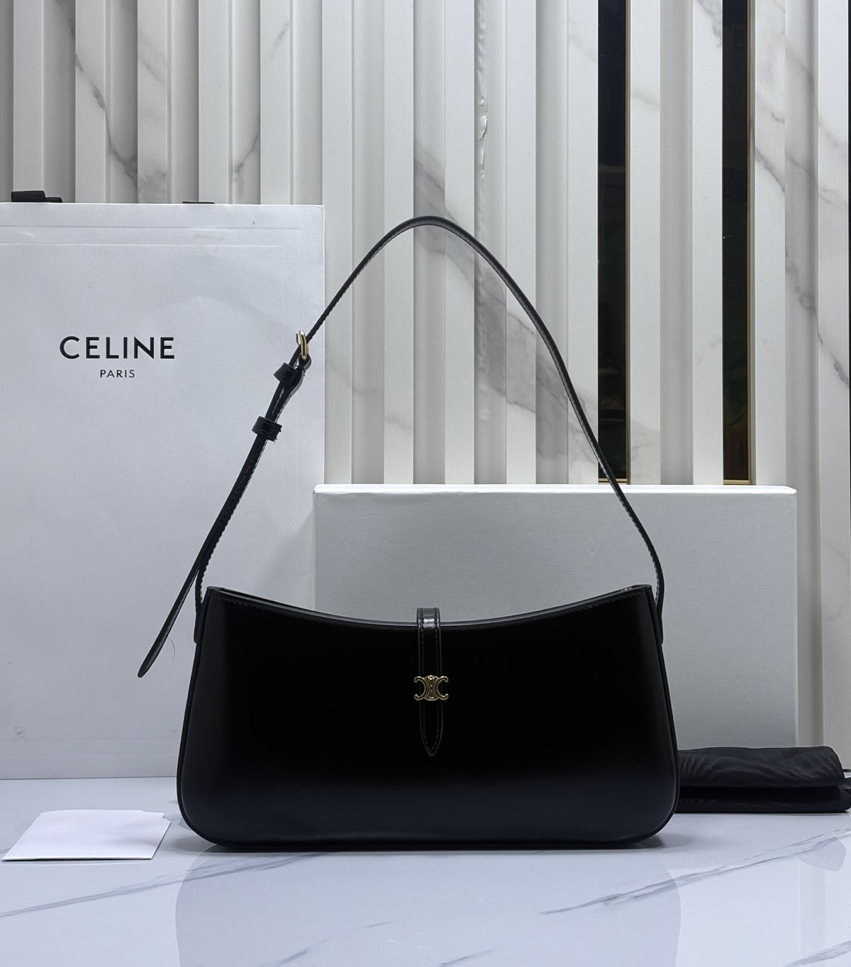 ORI หนังแท้ | CELINE TINA SHOULDER BAG IN Triomphe canvas กระเป๋าสะพายไหล่ทรงพอช ดีไซน์ใหม่ก่อนใคร เรียบง่ายหรูหราลงตัว สไตล์วินเทจลัคชูดูแพงสุดๆ ใช้งานได้หลากหลายโอกาส ขนาดกำลังดีพาพาสะดวก