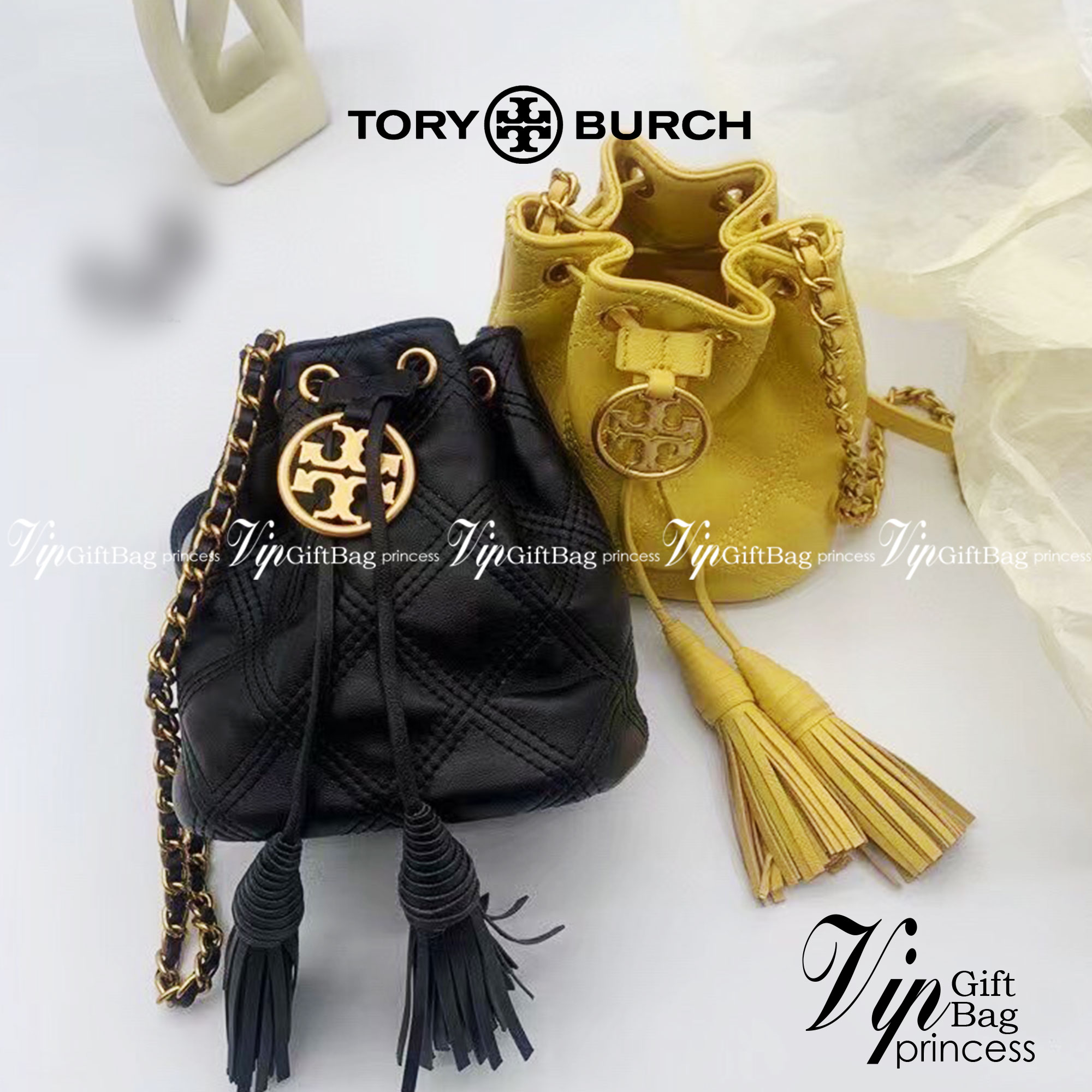 Tory Burch Fleming Soft Mini Bucket Bag กระเป๋าทรงขนมจีบขนาดมินิรุ่น Fleming ดีเทลการตัดเย็บควิลท์สี่เหลี่ยมสุดหรู แพทเทิรน์สุดคลาสสิค ภายในเป็นช่องโล่ง ใส่ของสำคัญจุกจิกได้ สายหนังสลับโซ่ เพิ่มดีเทลความแพงไปอีก จะสะพายไปไหนก็ได้ทุกโอกาส สวยเลิศทุกสี พร้อ