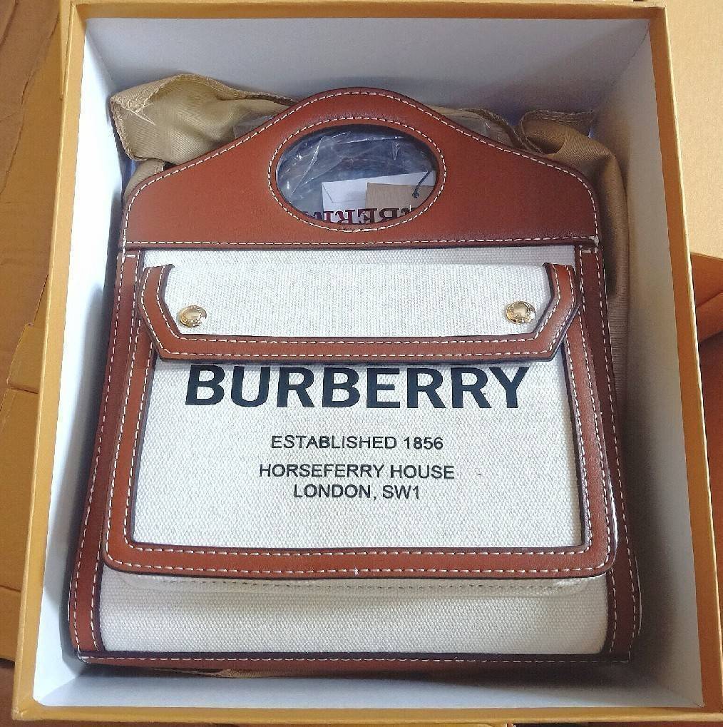 VIP 】BURBERRY FRAGRANCES CROSSBODY BAG VIP GIFT WITH PURCHASE (GWP) พรีเมี่ยมกิ๊ฟ Limited Edition จาก BURBERRY PERFUME วัสดุ Canvas & Leather ทรงเหลี่ยม ดีไซน์สวยหรูอยู่ทรง