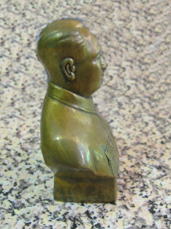 สินค้าหมดค่ะ รูปเหมือนเหมาเจ๋อตุงทำจากทองเหลืองค่ะ