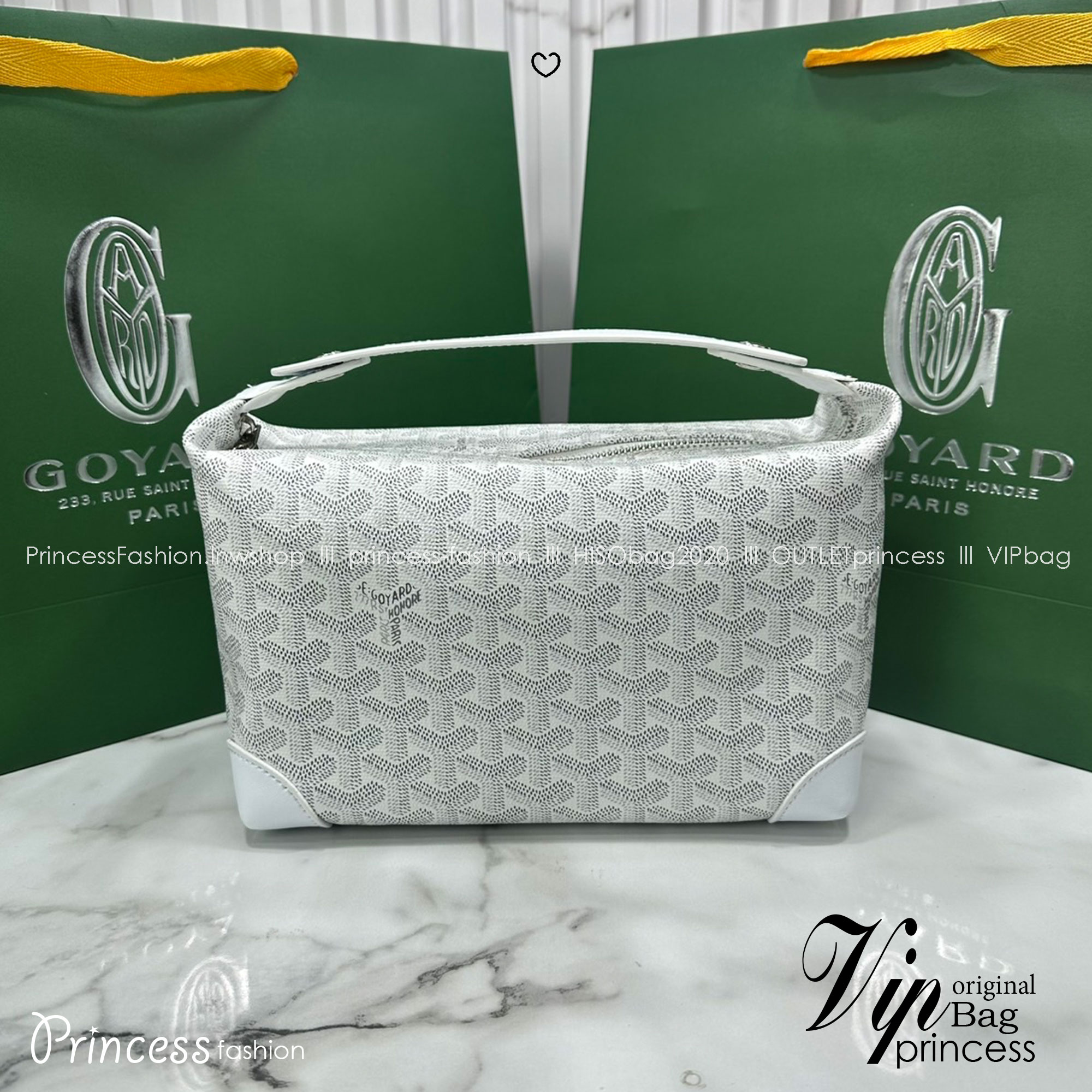 ORI หนังแท้ | Goyard Bowling 25 Toiletry Bag / Goyard Pouch กระเป๋าทรงพอช พร้อมสายถือจับถนัดมือใช้งานง่ายกะทัดรัด ตอบโจทย์ความเรียบง่ายแต่คลาสสิก ใช้ได้ทั้งชายหญิง หรูหรา ติดแกรมที่สุด เป็นรุ่นตามหา ที่ตอนนี้มีพร้อมส่งแล้วค่า