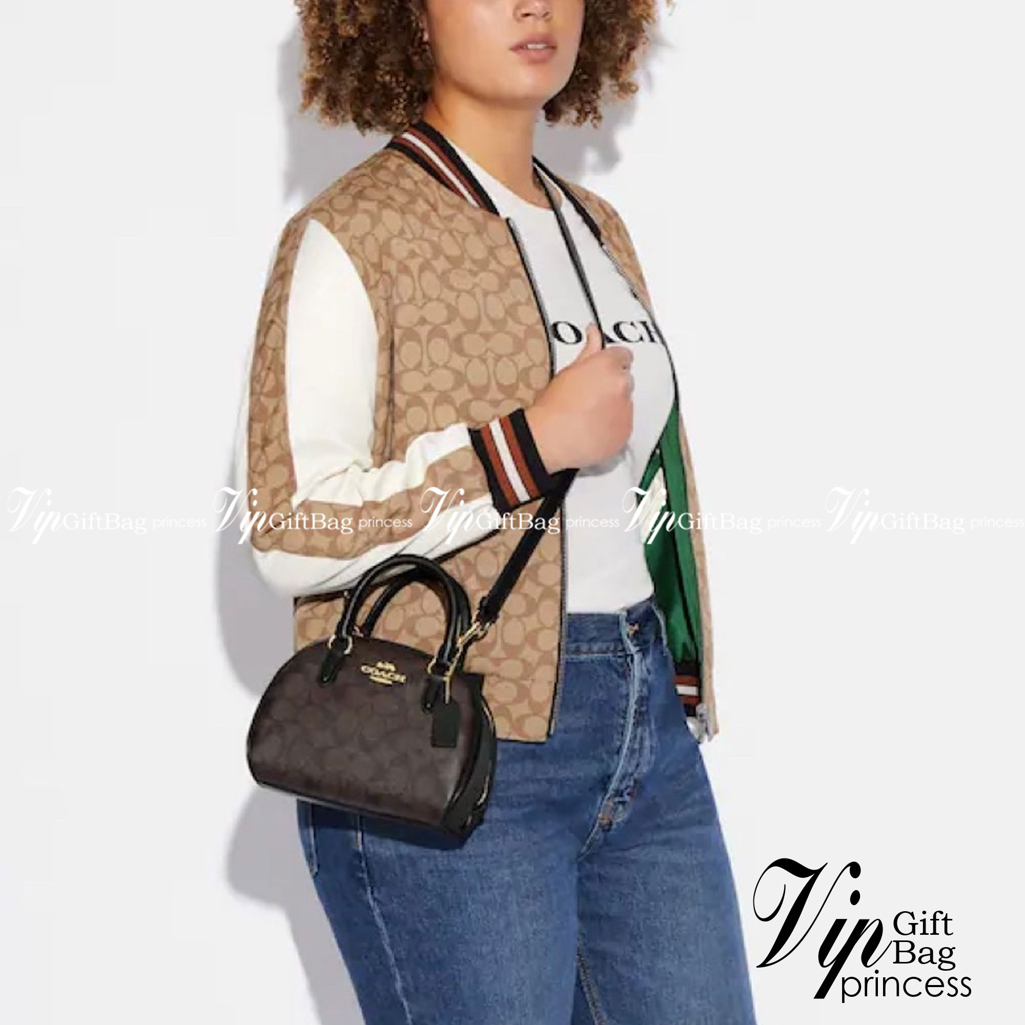 COACH SYDNEY SATCHEL BAG CA202 CA591 CB596 ใหม่ล่าสุด กับคอลที่สาวๆต้องหลงรัก กระเป๋าสะพายทรง satchel ที่มีรูปทรงดึงดูดสายตา สวยแรกเห็น วัสดุหนัง crossgrain พร้อมหูจับในตัว เปิด-ปิดด้วยซิป ภายในโล่งกว้าง ขนาดกำลังดี มีสายครอสให้ ปรับได้ตามชอบ ใบจริงลูกคุณ