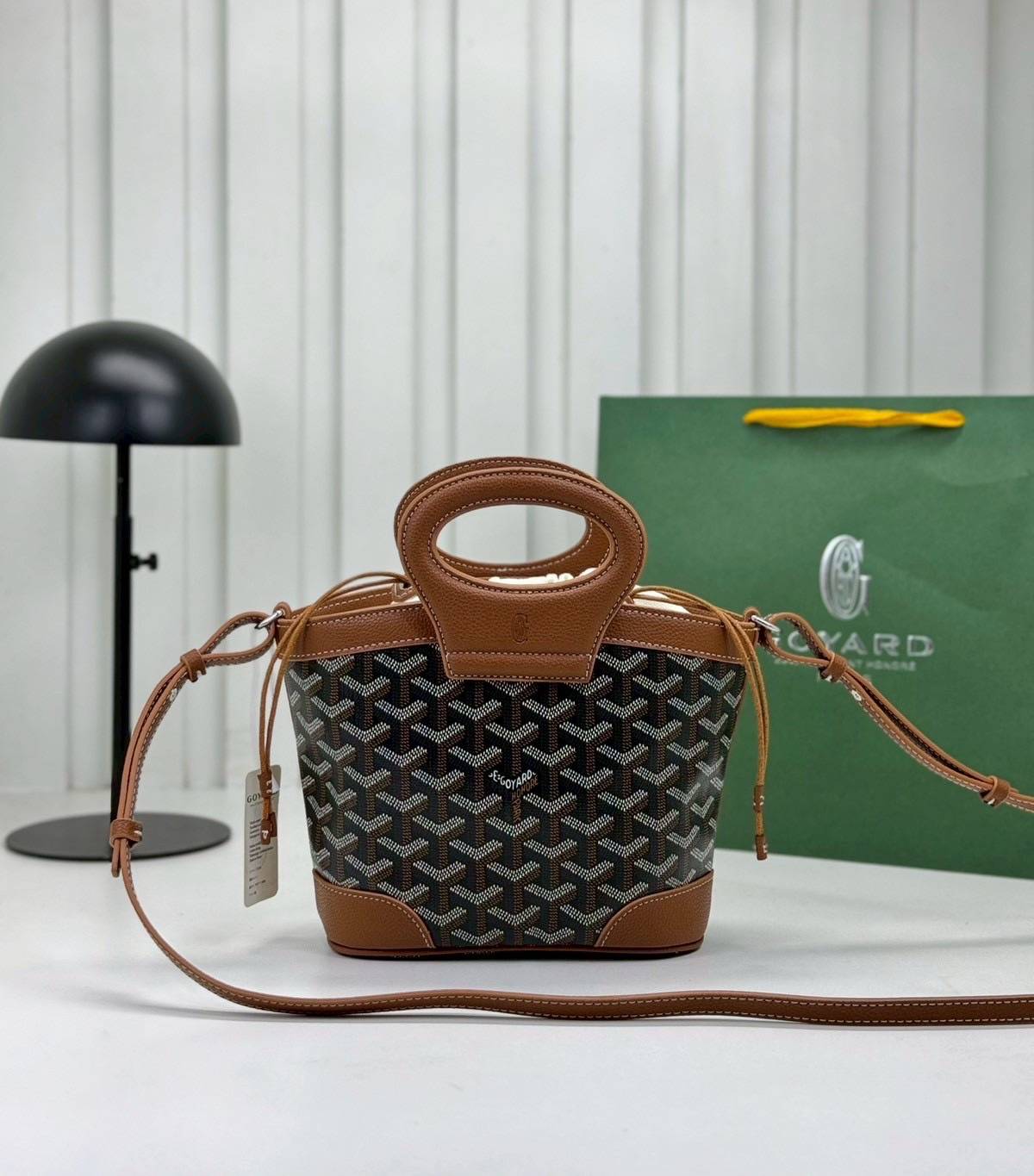 ORI หนังแท้ | Goyard Beluga Mini Bag กระเป๋าสะพายทรงบัคเก็ต พร้อมหูจับในตัว สะดวกใช้งาน ด้านในเป็นผ้าดีไซน์ผูก เพิ่มความน่ารักน่าใช้ สวยมากค่ะ