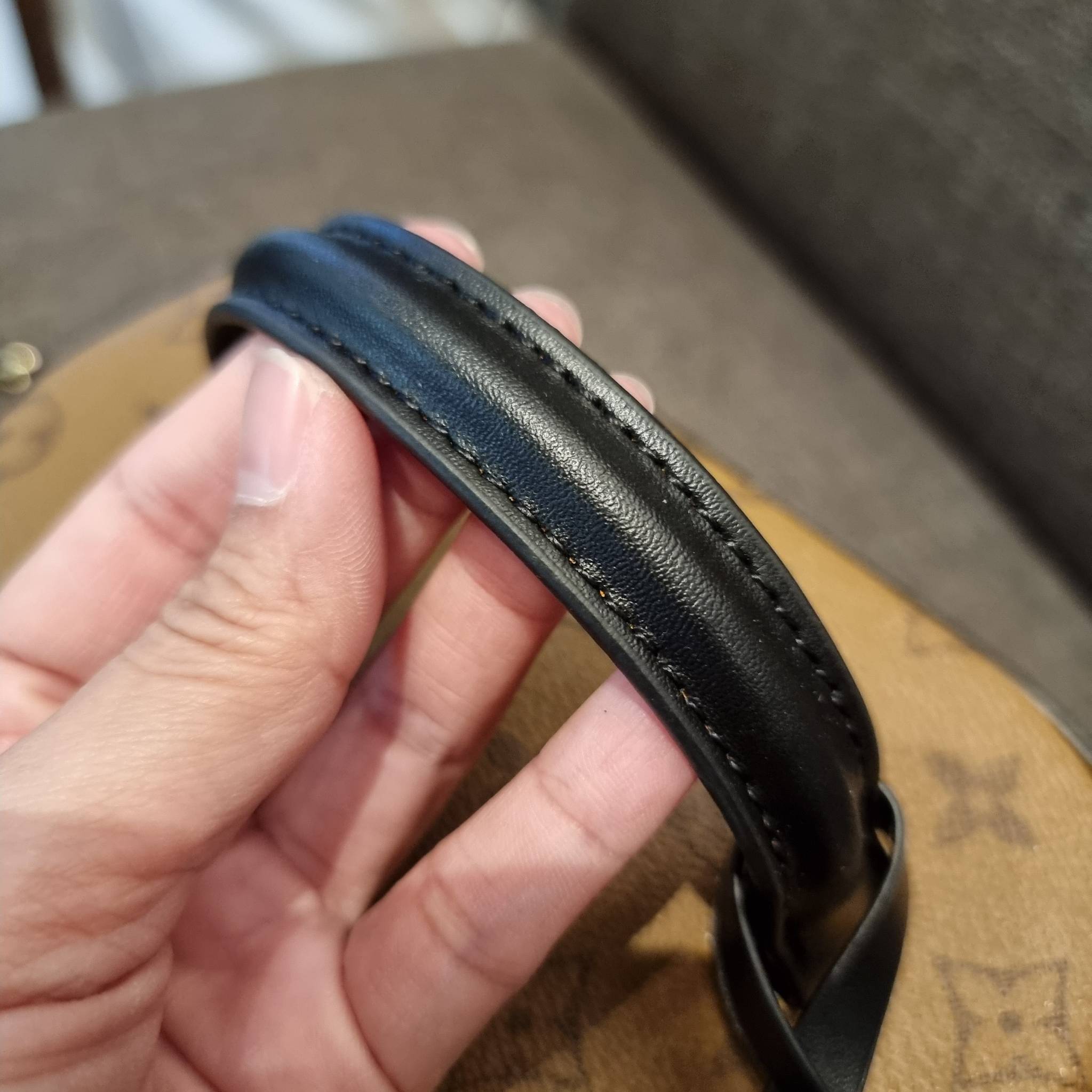 LV EXCLUSIVE VIP COSMETICS GIFT BOX กระเป๋าถือ/สะพาย สวยอยู่ทรง มาพร้อม box set สุดหรู adapt ใช้เป็นกระเป๋าเก็บเครื่องสำอางค์ ถือเชิดๆ หรือสะพายเลิศๆ ไปเที่ยว ไปไหนๆก็ดูแพง!! สวยจริงจัง!! พิเศษ!! มาพร้อมแม่กุญแจล็อคครบชุด และพวงหนังห้อย คุ้มมากๆแม๊!! ทุกด