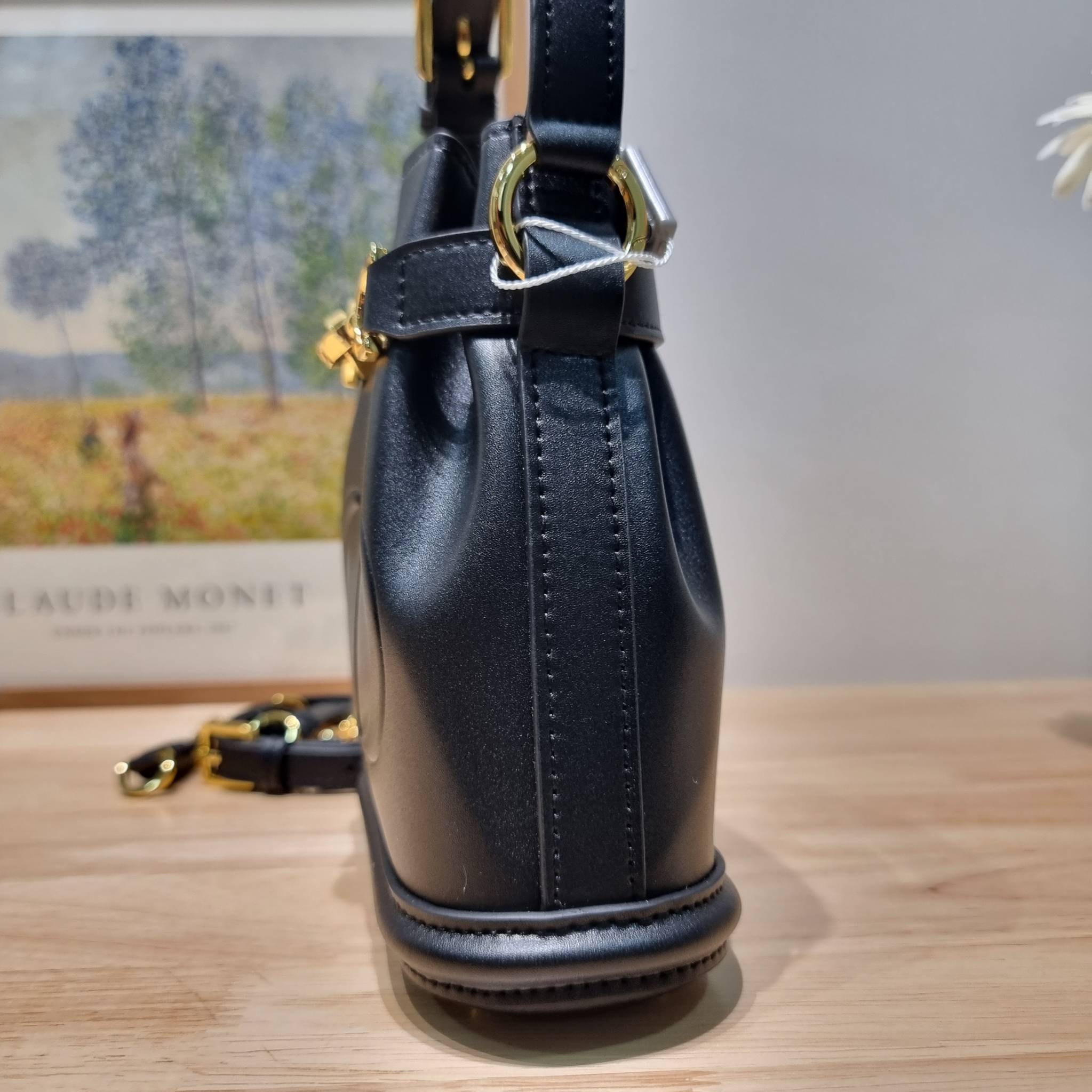 CD SMALL C'EST BAG 17cm / Dior bucket bag พร้อมส่ง กระเป๋าสะพายสุดคลาสสิค ดีไซน์หรู ไซส์เล็กกะทัดรัด ใช้งานง่าย สะพายได้ทุกโอกาส **ล็อทราคาพิเศษสุดคุ้ม