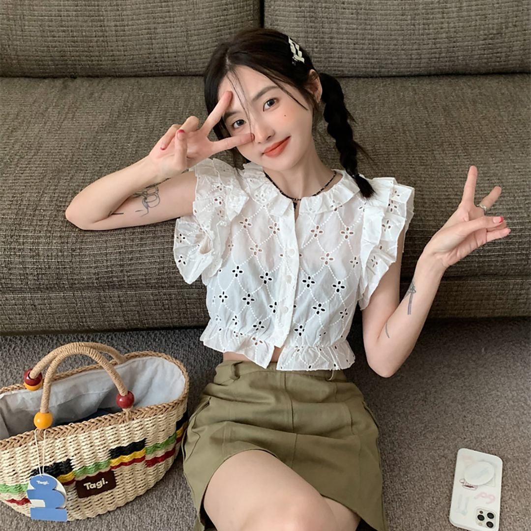 พร้อมส่ง 📝🎅🏻 Aged in modern top เสื้อครอปลูกไม้ลายฉลุ (IN37527)