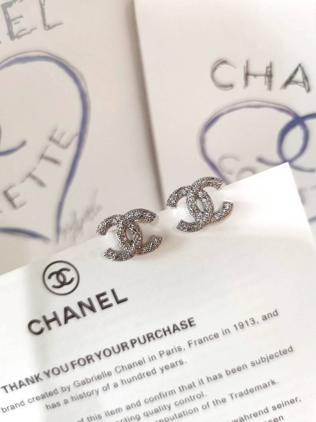 VIP 】✨พร้อมส่งความสวย✨Rare items ห้ามพลาด! แพ็คสุดคุ้มX3! CHANEL EARRING & BROOCH SET VIP GIFT WITH PURCHASE THE ORIGINAL PACKAGE (GWP) ชุดกิ๊ฟเซทของกำนัลสุดเลอค่าจากการแลกคะแนนสะสมสำหรับลูกค้าสมาชิก VIP CHANEL DUTYFREE ไอเท็มหายากชวนสะสมมาเ