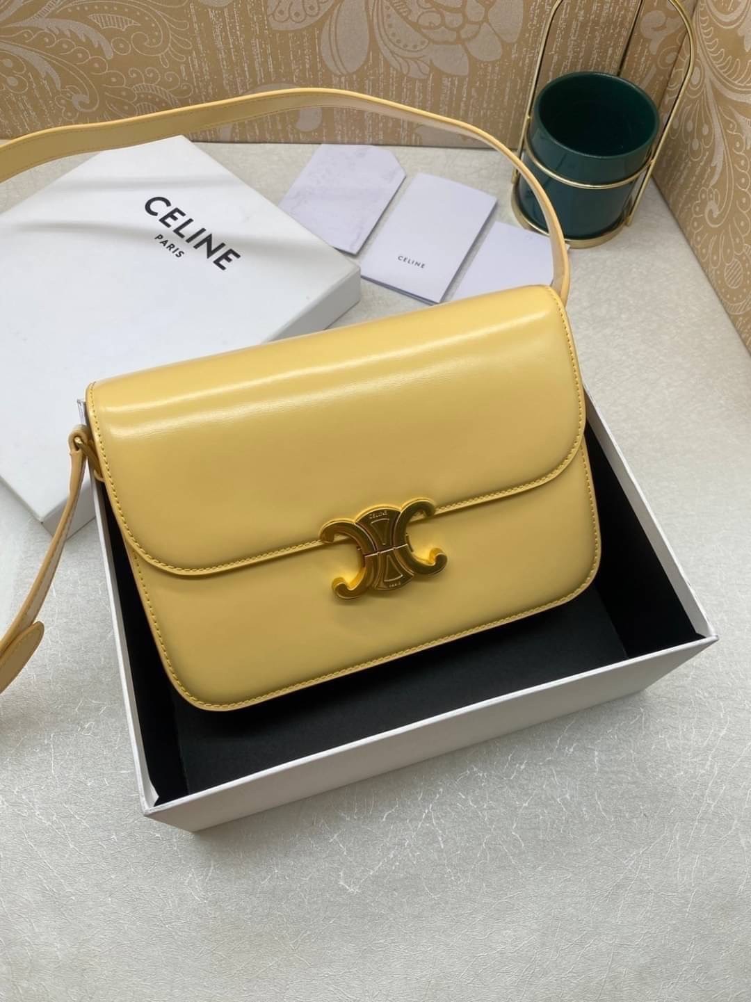 MEDIUM 22cm : CELINE CLASSIQUE TRIOMPHE BAG IN SHINY CALFSKIN / Celine Triomphe Bag / Celine Bag พร้อมส่ง 10 สี เกรดออริ 1:1 กระเป๋าแบรนด์หรูที่ควรมีแห่งปี