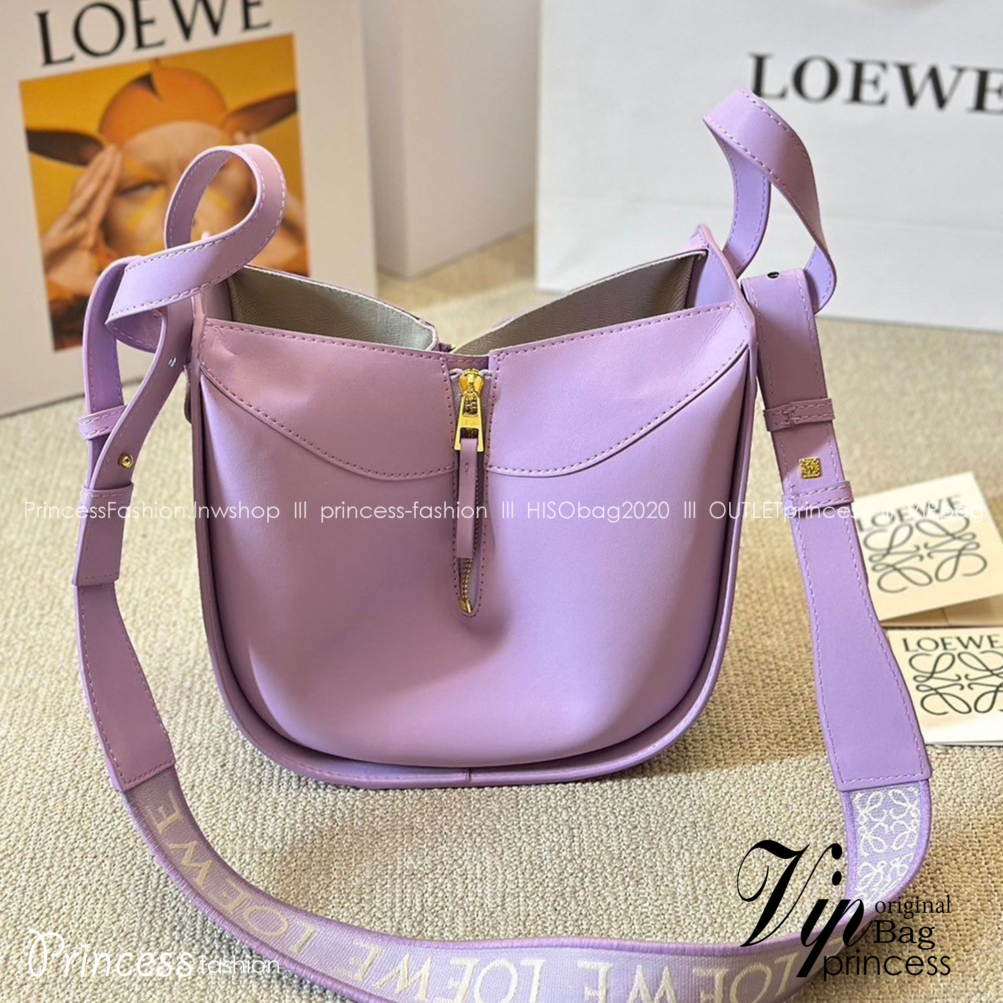 LOEWE Hammock Bag With Jacquard Strap กระเป๋ารุ่นแฮมม็อครูปทรงอันเป็นเอกลักษณ์