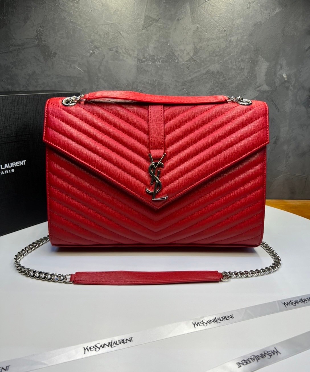 หนังแท้ YSL college large chain bag in quilted leather 30cm กระเป๋าสะพายใบใหญ่ ดีไซน์ทรงสวยหรู ตอบโจทย์ได้ทุกสไตล์ ภาพสินค้าถ่ายจากงานขายจริง ใช้งานต่างประเทศได้