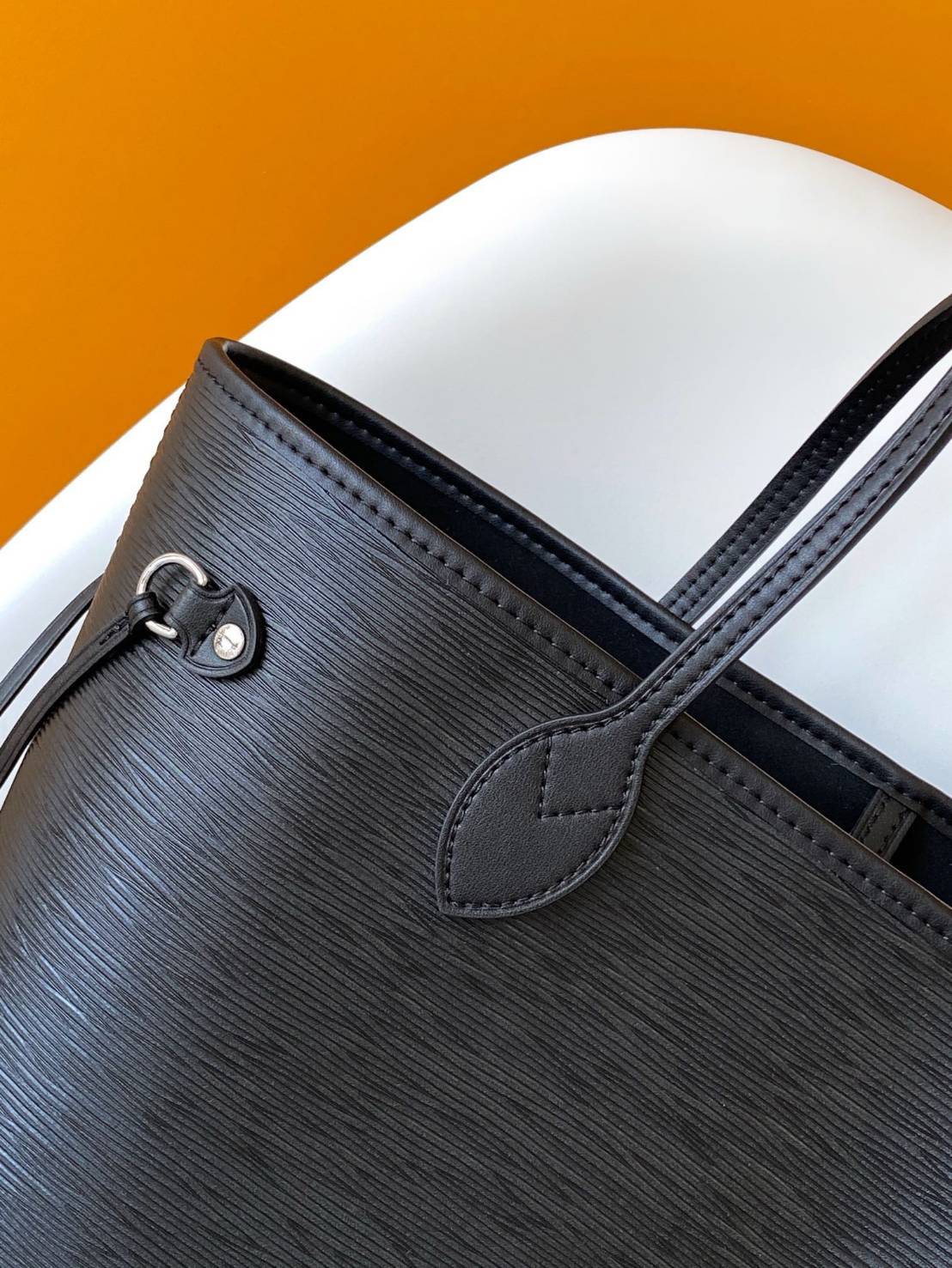 เกรดเทพ Top ORI | LV Neverfull MM Epi Leather กระเป๋าทรงโท้ทเนเวอร์ฟูล หนังแท้เกรดดีสุด หนังลายไม้ พร้อมใบลูก ลายโมโนแกรม ด้านในบุด้วยซับในไมโครไฟเบอร์ ช่องพ็อกเก็ต ซิป 1 ช่อง งานสวยมาก ตัดเย็บดีทุกจุด 🤍 เกรดเทพออริจินอล สลับแท้ 1:1