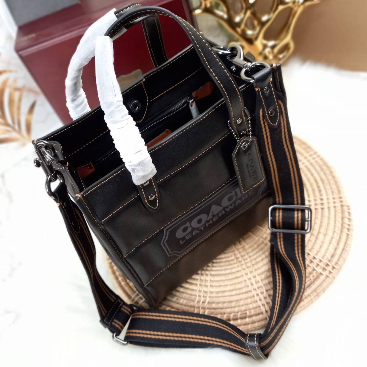 COACH CASUAL STYLE STREET STYLE 2WAY PLAIN LEATHER ELEGANT STYLE (C6958 C6852) 🌺 ที่สุด! ของที่สุด!! กระเป๋าถือ กระเป๋าสะพายรูปทรงสุดฮิต สุดคลาสสิค รุ่น UNISEX ที่ชิคๆ สบายๆ ได้ทั้งชายและหญิง// วัสดุหนังแท้ทั้งใบ ตัดเย็บด้วยหนังเนื้อนุ่มพิเศษ หนา 
