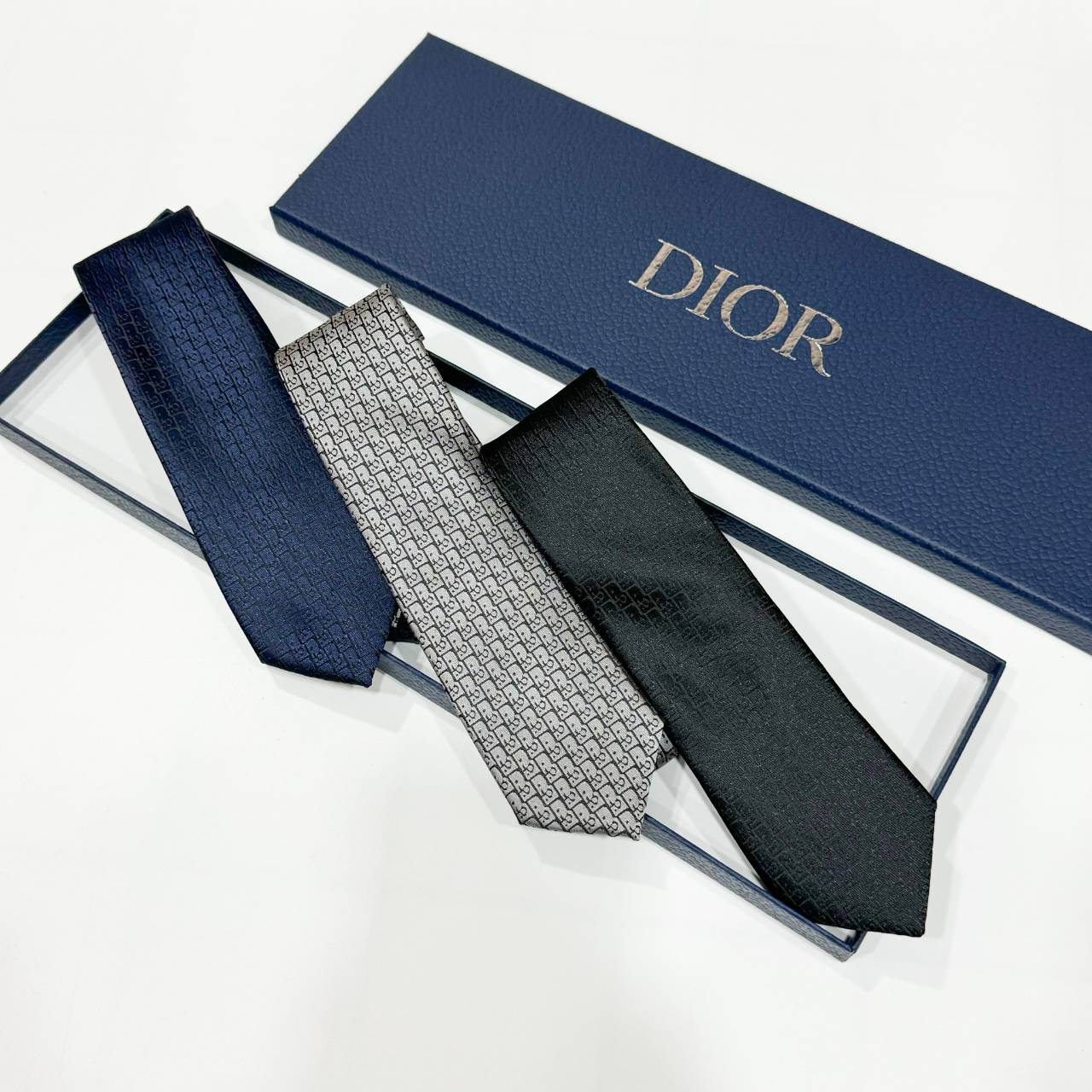 DIOR Necktie Monogram / Dior Oblique Tie Silk พร้อมส่งที่ไทย 3 สี เนคไทดิออร์แบรนด์หรู ผ้าซิลอย่างดี เกรดเหมือนจริง 1:1 **สินค้าเกรดท็อปออริจินอลสลับแท้ เกรดดีสุด ใช้งานต่างประเทศได้