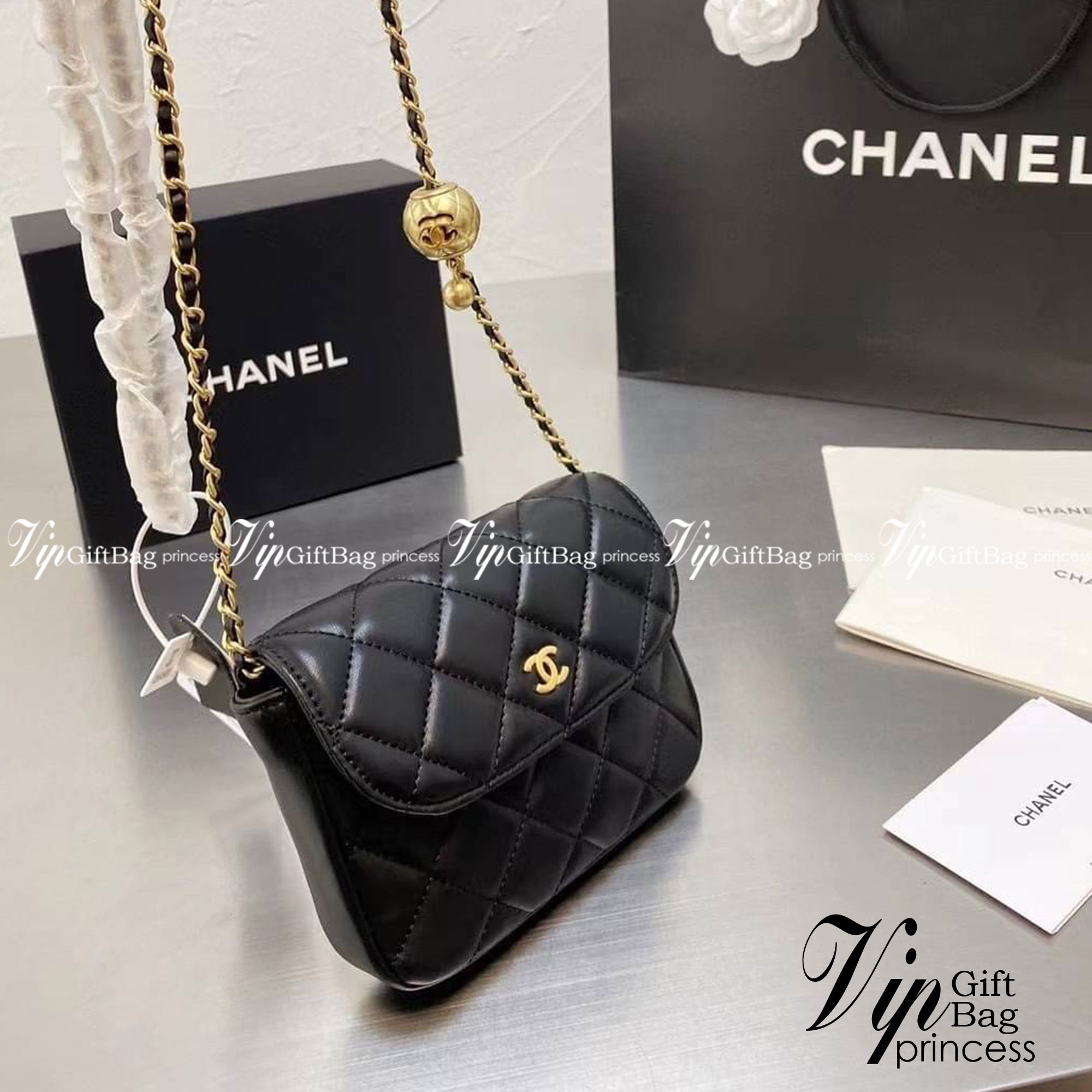 Chanel Pearl Crush with Chain / Chanel Mini crossbody bag กระเป๋าสะพายข้างหรือสะพายเป็นครอสบอดี้ รอบนี้เข้า 5 สีเลย ได้ใบนี้ไปถือออกงาน ก็สวยหรูดูแพงสุดๆค่า!!