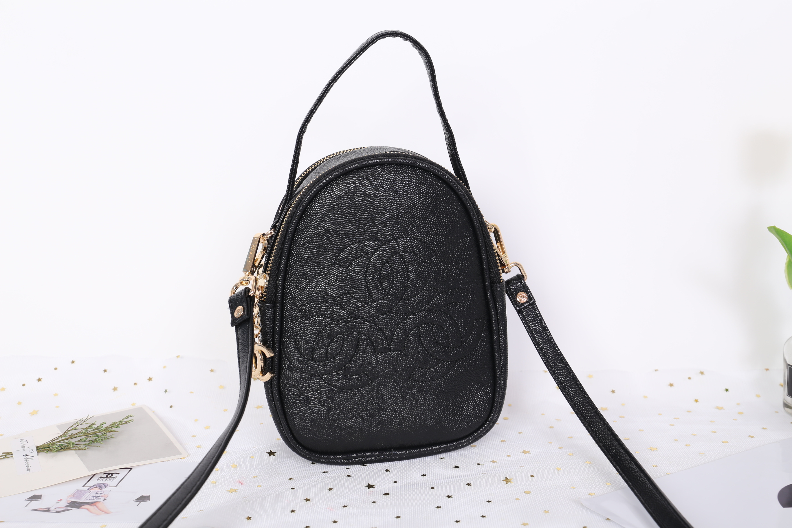 CHANEL Chanel Triple crossbody with two zip กระเป๋าสะพายใช้งานได้ทั้งแบบถือ และสะพาย crossbody หนังลายคาเวียร์