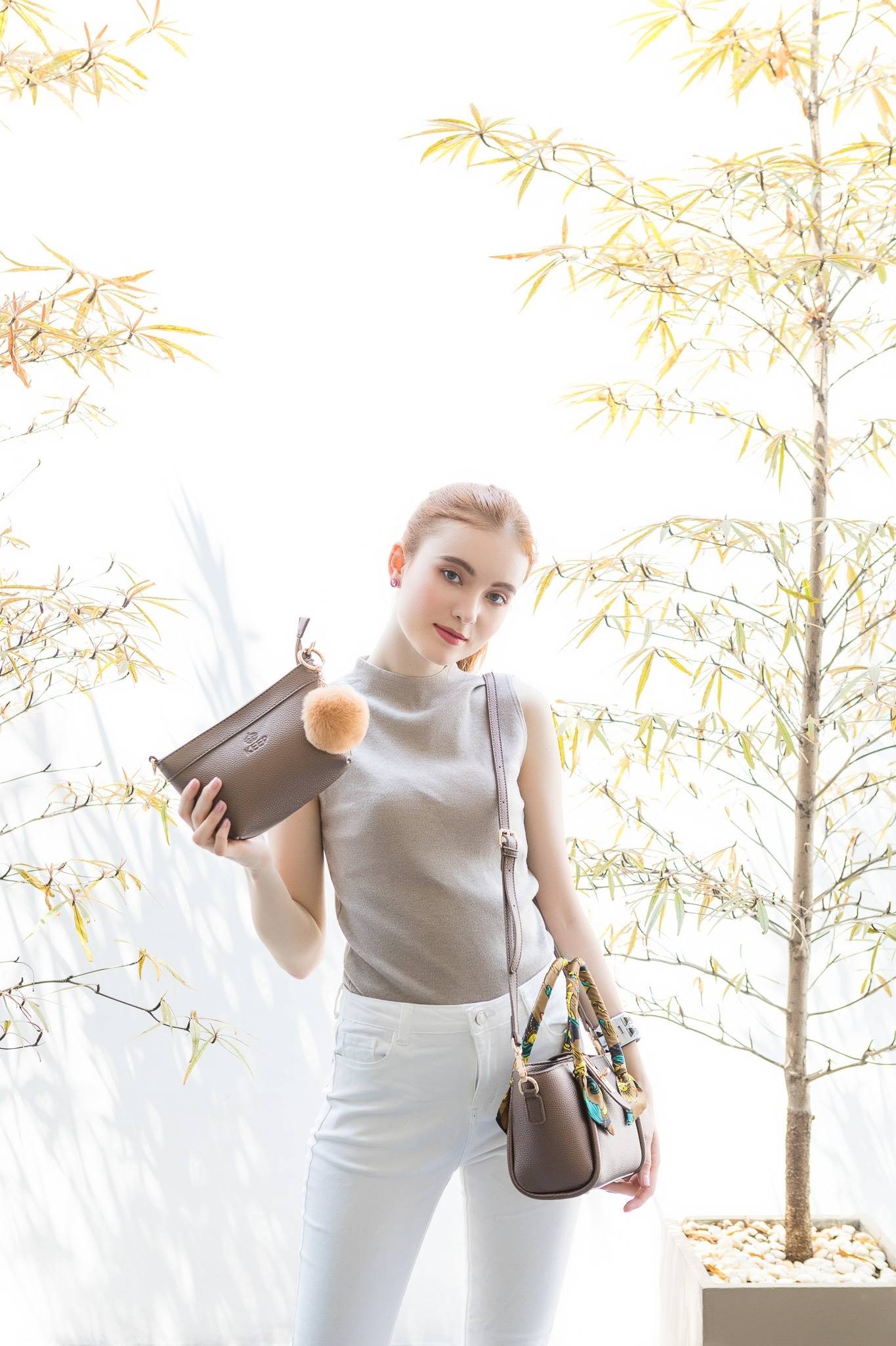 กระเป๋าทรงน่ารักๆ รับ Summer นี้เลยค่า KEEP ‘ Basket ‘ Handbag > ทรงน่ารัก (ราคานี้แถม ปอมๆ และผ้าพันหูกระเป๋าให้ 2 ผืน เข้า Set ) > มีใบเล็กด้านใน ให้อีก 1 ใบ สามารถเอาออกมาใช้สะพายได้ ( เหมือนซื้อ1ได้2 ) >น้ำหนักเบา ใบเล็กกะทัดรัด เหมาะกับ Summ