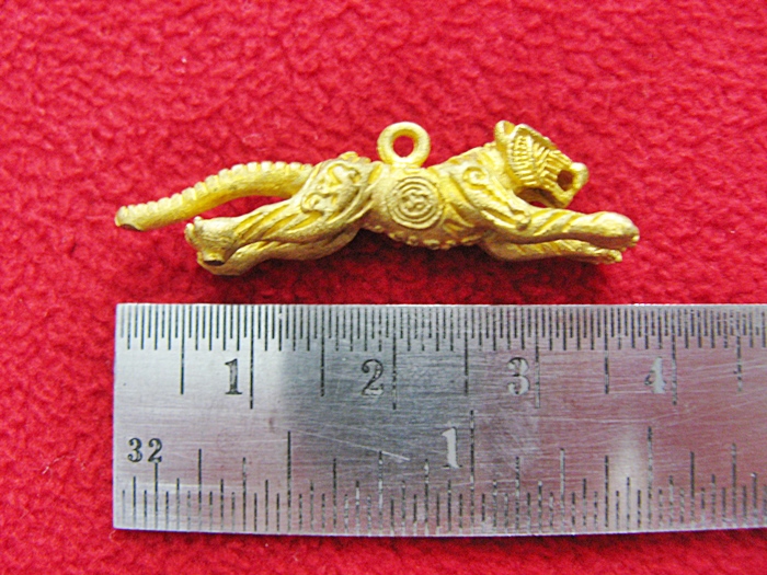 เสือปืนแตกบารมี๙๗ หลวงปู่แย้ม เนื้อทองเหลืองแช่น้ำมนต์ วัดตะเคียน จ.นนทบุรี พร้อมกล่องเดิมค่ะ