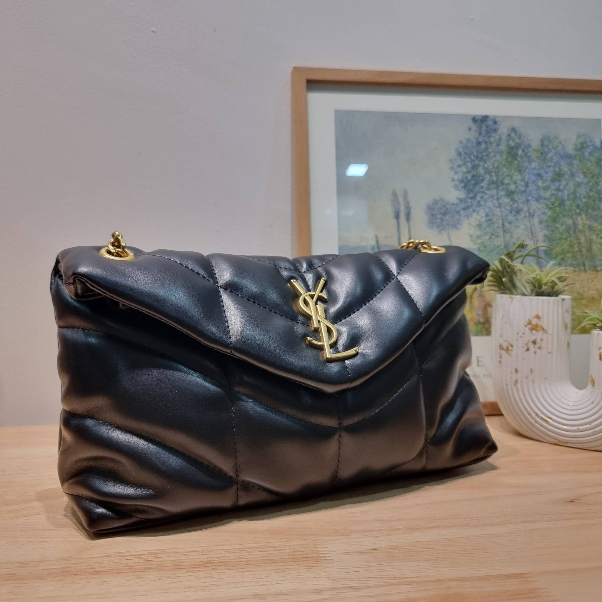 YSL PUFFER SMALL CHAIN BAG IN QUILTED / Yves Saint laurent puffer small chain bag in quilted กระเป๋าสะพายรุ่นยอดนิยม ทรงสวย ใช้ได้บ่อยไม่มีเบื่อ วัสดุหนังสัมผัสนิ่มมือ ดีไซน์เรียบหรู