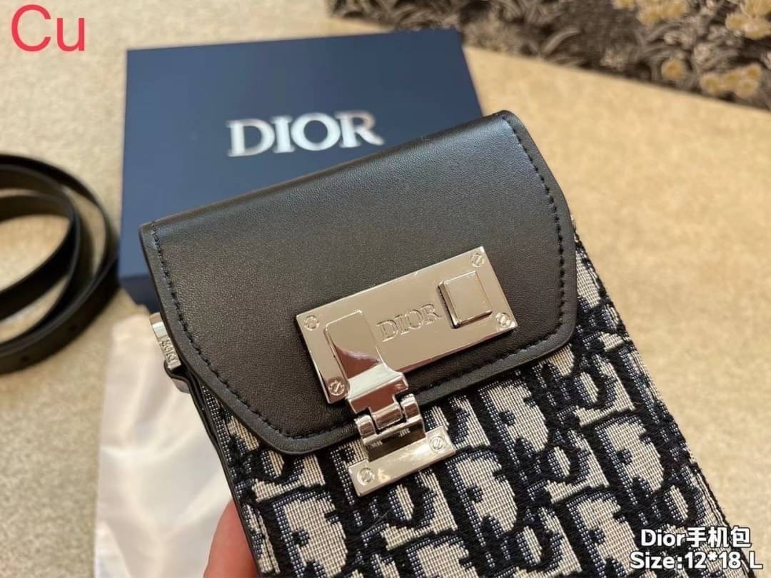 Dior Vertical Pouch | Mens Dior Pouches กระเป๋าสะพายทรงพอชผู้ชาย รุ่นใหม่ ทรงใช้งานง่าย สะดวก กะทัดรัด ภาพถ่ายจากงานขายจริง ใช้งานต่างประเทศได้