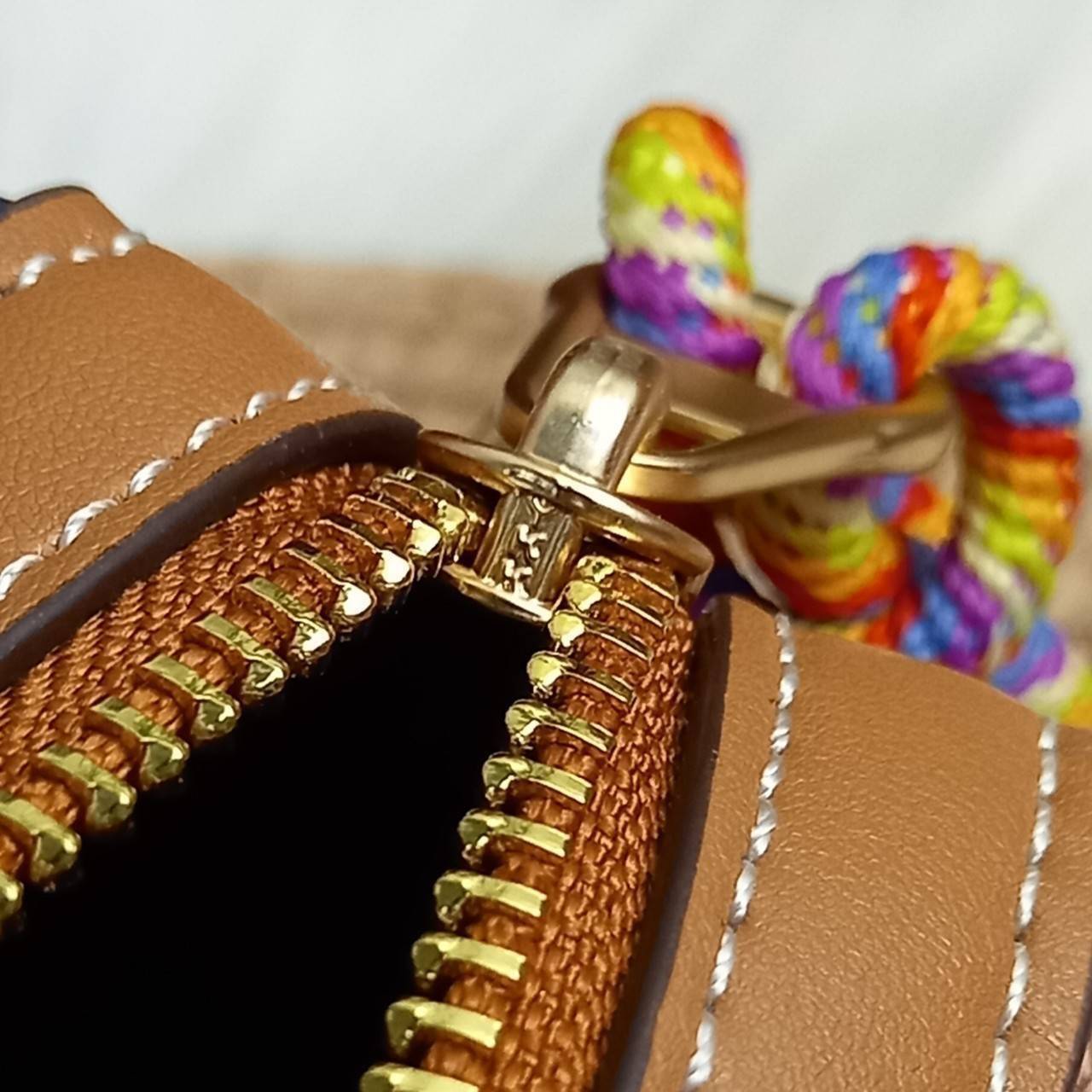 COACH ROWAN SATCHEL IN RAINBOW SIGNATURE CANVAS (COACH C4396)🌈 คอลเลคชั่นที่มาแรงที่สุด ร้อนแรงได้อย่างไม่มีแผ่วลงเลยสักนิด! โดดเด่น สดใส สะดุดตา🌈 ระดับตัวTOP ต้องยกให้เธอเลย กับ COACH ทรงหมอน 10" คอลเลคชั่นนี้// วัสดุหนังแคนว