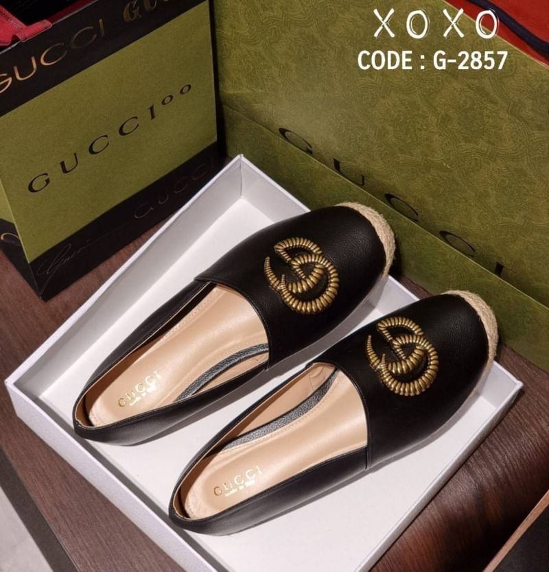 Gucci คัชชู หน้ายู ใส่สบาย น้ำหนักเบา วัสดุหนัง PU ด้านบนติดโลโก้แบรนด์ สวย หรู ดูแพงเกินราคาขาย