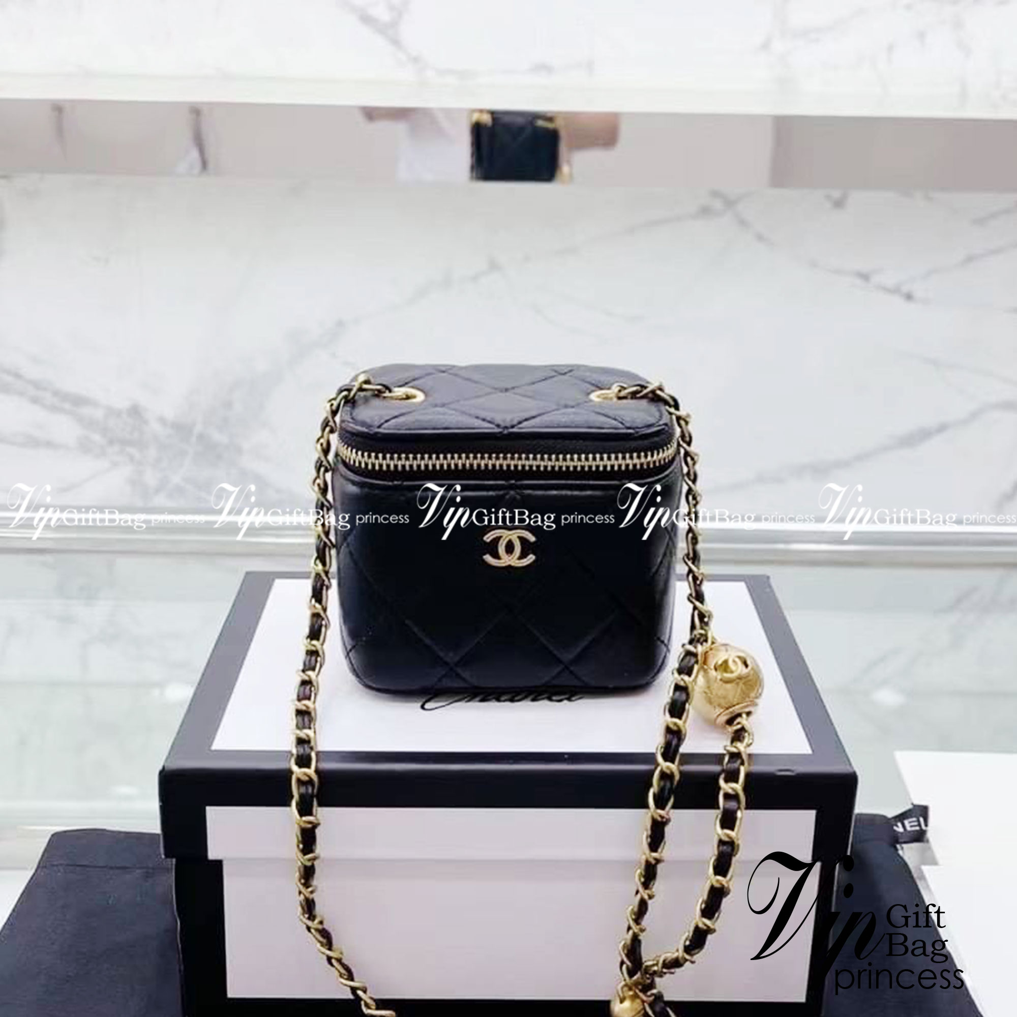 Chanel Pearl Crush Mini Vanity / Chanel Vanity crossbody bag กระเป๋าทรงกล่องใบเล็กน่ารัก งานหนังสวย ตอบโจทย์และครองใจสาวๆ ได้อย่างแท้จริง