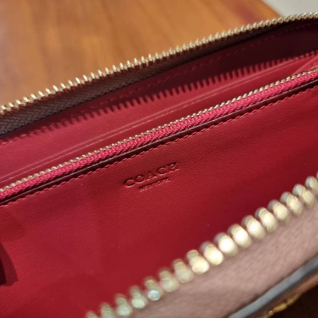 OUTLET 】COACH ACCORDION ZIP WALLET IN SIGNATURE CANVAS F86093 C3287 F98126 กระเป๋าสตางค์ใบยาว น่ารักน่าใช้