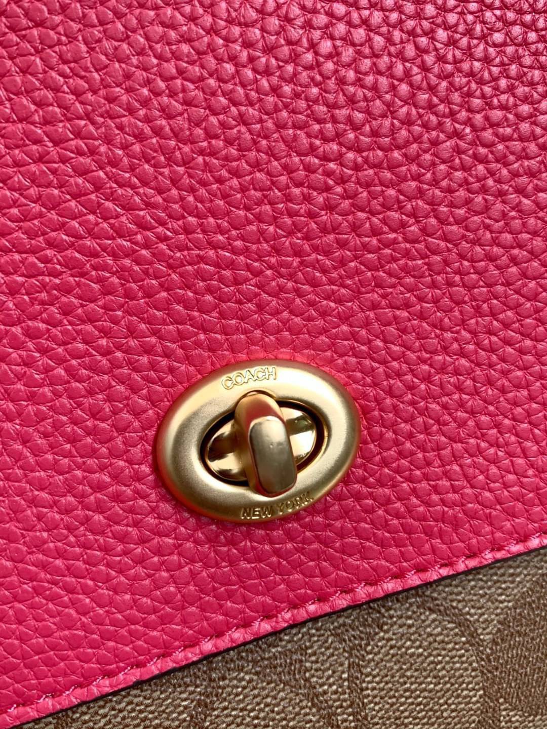 คอลเลคชั่นใหม่ ทั้งสวยทั้งคุณภาพค่ะ😘 COACH KARLEE CROSSBODY BAG 💐พร้อมส่ง ได้ไปไม่ผิดหวังแน่นอนค่ะ! สวยๆแบบคนดังระดับโลกกันค่าา กระเป๋าสะพายแบบครอสบอดี้ร์ หนังแท้นิ่มสวยงามมากๆค่ะ รูปทรงน่ารักกระทัดรัด เปิดปิดกระเป๋าแบบหมุนล็อค ภายในสามารถ