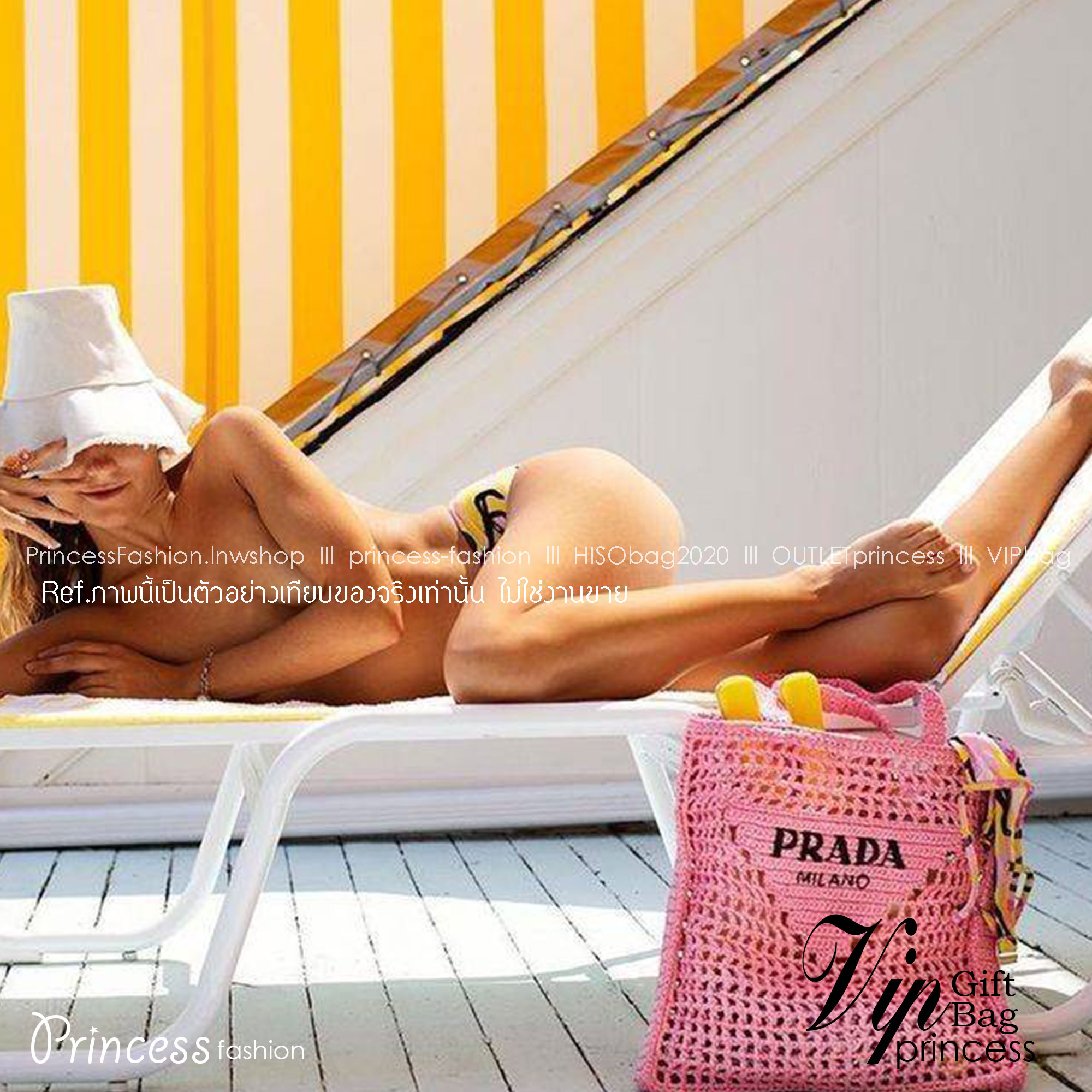 PRADA RAFFIA TOTE BAG สวยไม่ซ้ำใคร สไตล์บีช เหมาะมากกับการสะพายไปเที่ยวทะเล หรือจะใช้ในวันสบายๆก็ตอบโจทย์ กับกระเป๋าสะพายสานใบใหญ่ ตัวกระเป๋าเป็นวัสดุสังเคราห์จากธรรมชาติ