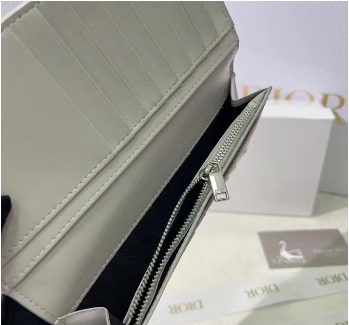 DIOR Vertical Long Wallet Dior CD Diamond Canvas กระเป๋าสตางค์ใบยาว พร้อมส่งที่ไทย ภาพสินค้าถ่ายจากงานขายจริง ใช้งานต่างประเทศได้
