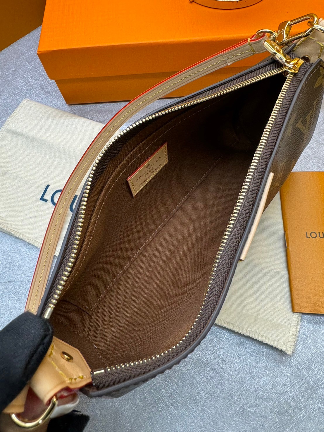 LV Pochette Tirette Monogram Bag กระเป๋าทรงพอช เกรดท็อปออริ 1:1 เกรดดีสุด สลับแท้ ใช้งานต่างประเทศได้