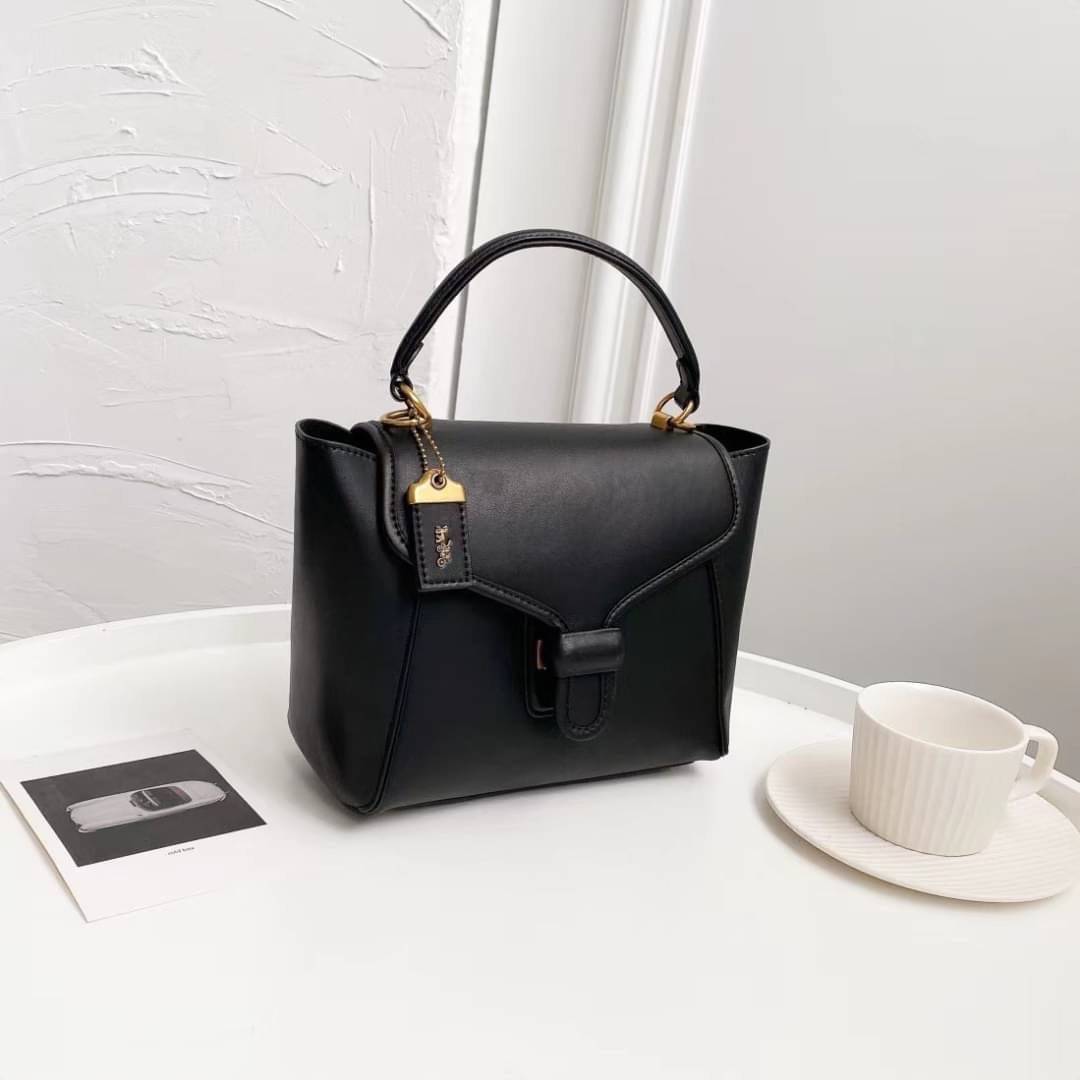 COACH COURIER CARRYALL 23 IN COLORBLOCK SIGNATURE CANVAS พร้อมส่ง 7 แบบ พร้อมส่ง ลุคดูไฮสุดๆค่ะ! กระเป๋าสะพายหนังหรูหราและคลาสสิค หนังแท้ชั้นดีที่สุด น้ำหนักเบา หนังสวยมากก สัมผัสแล้วหลงรักแน่นอนจ้าา😘