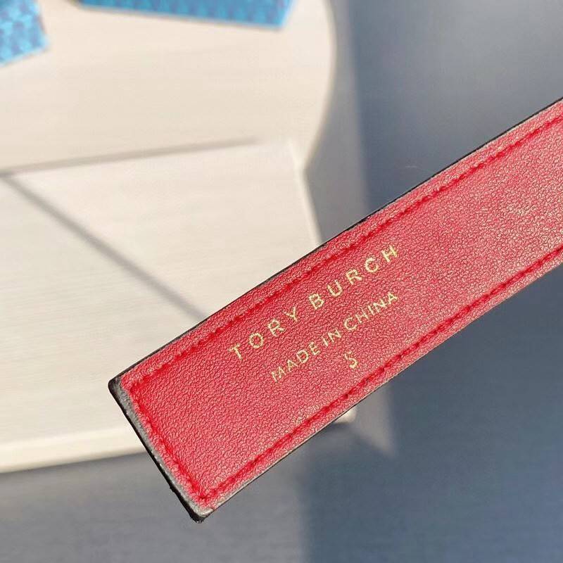 Tory burch reversible leather belt เข็มขัดที่แสนจะธรรมดา ราคาจับต้องได้ แต่คุณภาพคับเส้น เพราะไม่ว่าจะเป็นดีไซน์ที่สวยงามแบบเรียบหรูดูแพง อีกทั้งใช้งานได้ทั้งสองด้าน จึงทำให้ใช้สวมใส่ได้หลากหลายโอกาส