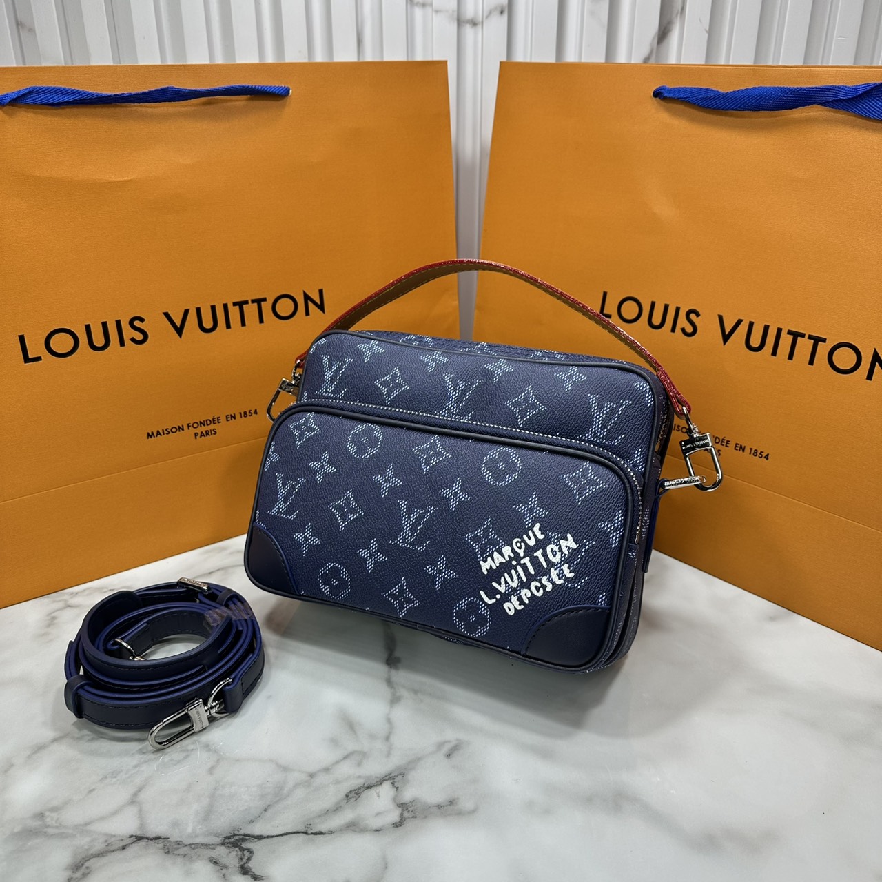 ORI หนังแท้ | LV Nil Messenger PM Navy Green กระเป๋าสะพายทรงแมสเซ็นเจอร์ สีใหม่ดีไซน์ใหม่