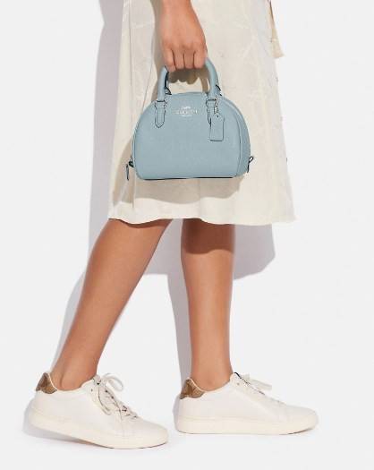 COACH SYDNEY SATCHEL BAG CA202 CA591 CB596 ใหม่ล่าสุด กับคอลที่สาวๆต้องหลงรัก กระเป๋าสะพายทรง satchel ที่มีรูปทรงดึงดูดสายตา สวยแรกเห็น วัสดุหนัง crossgrain พร้อมหูจับในตัว เปิด-ปิดด้วยซิป ภายในโล่งกว้าง ขนาดกำลังดี มีสายครอสให้ ปรับได้ตามชอบ ใบจริงลูกคุณ