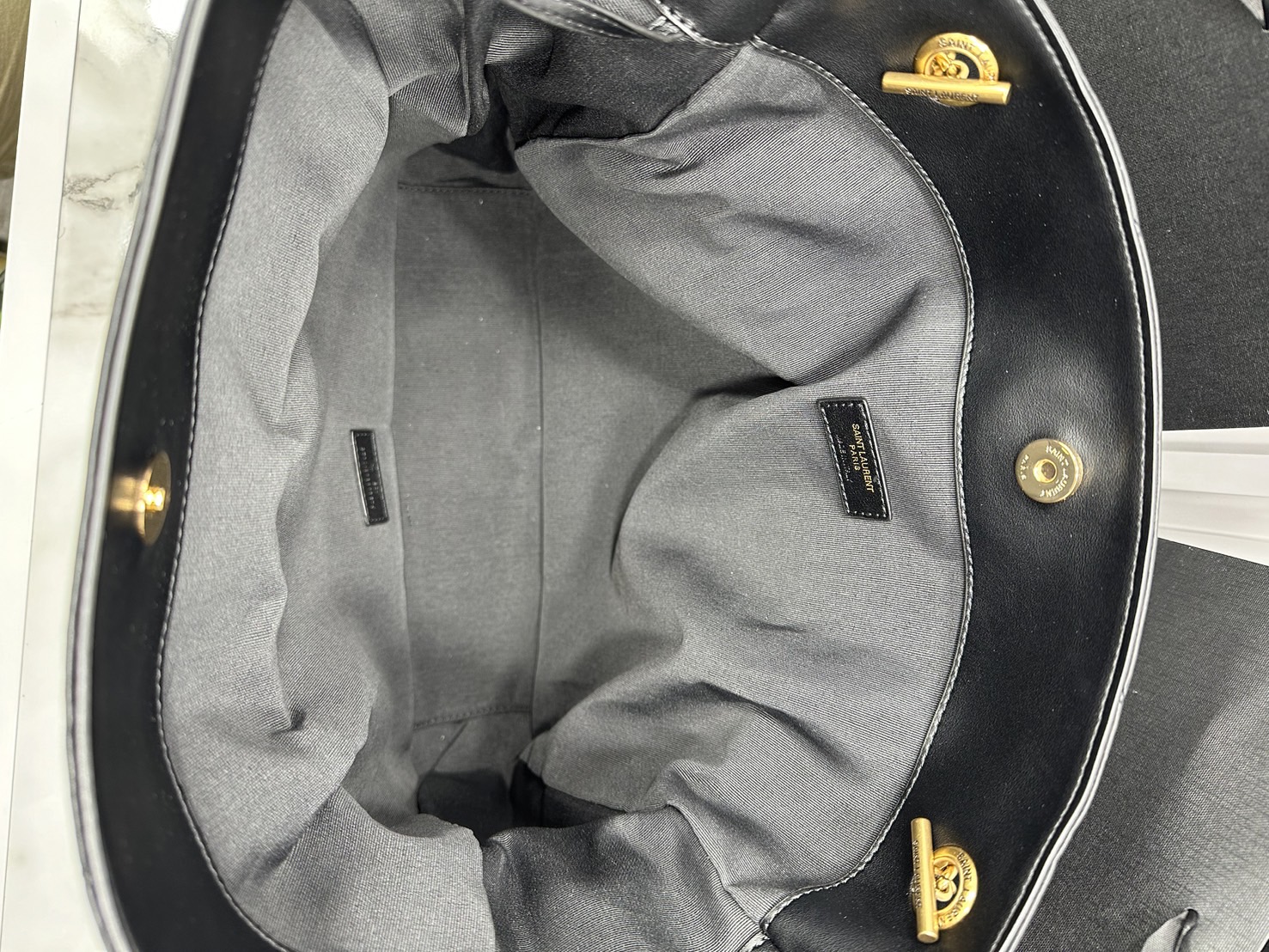 YSL Knockoff Jamie 4.3 Large Pochon Tote Bag กระเป๋าสะพายทรงโท้ท ดีไซส์ใหม่มีสายดึงข้างได้ ปรับสะพายหลังได้ เก๋เท่คูล สวยครบจบในใบเดียว จุของได้เยอะ งานหนังสวยเต็มใบดีไซส์เรียบหรูดูแพง