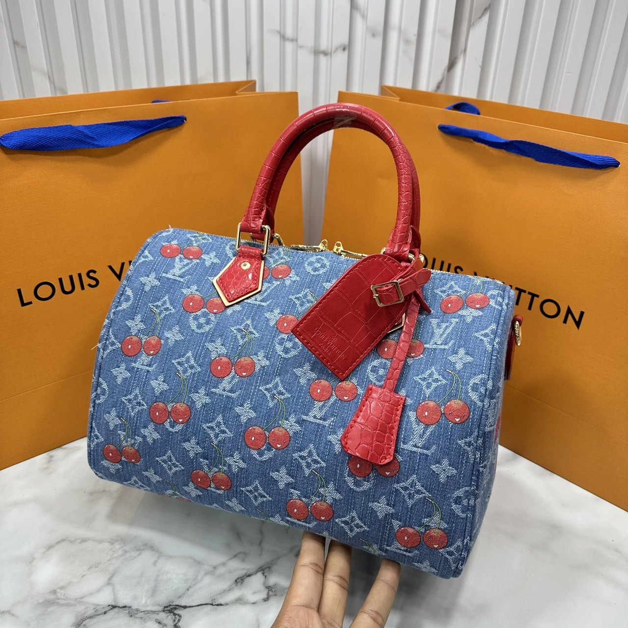 ORI หนังแท้ | LV x TM Bolsa Speedy Soft 30 Monogram cherry ช่วงนี้หน้าเชอรรี่ 🍒 กำลังออก 3 สีสุดฮอตเลือกช็อปได้เลยค่า กระเป๋าสะพายทรงหมอนใบใหญ่ ดีไซน์ใหม่มีชีวิตชีวา แสนสดใสด้วยโมโนแกรมแต่งดีเทลลายเชอร์รี่โดดเด่นสะท้อนความงามเปี่ยมสีสันอันเป็นเอกล